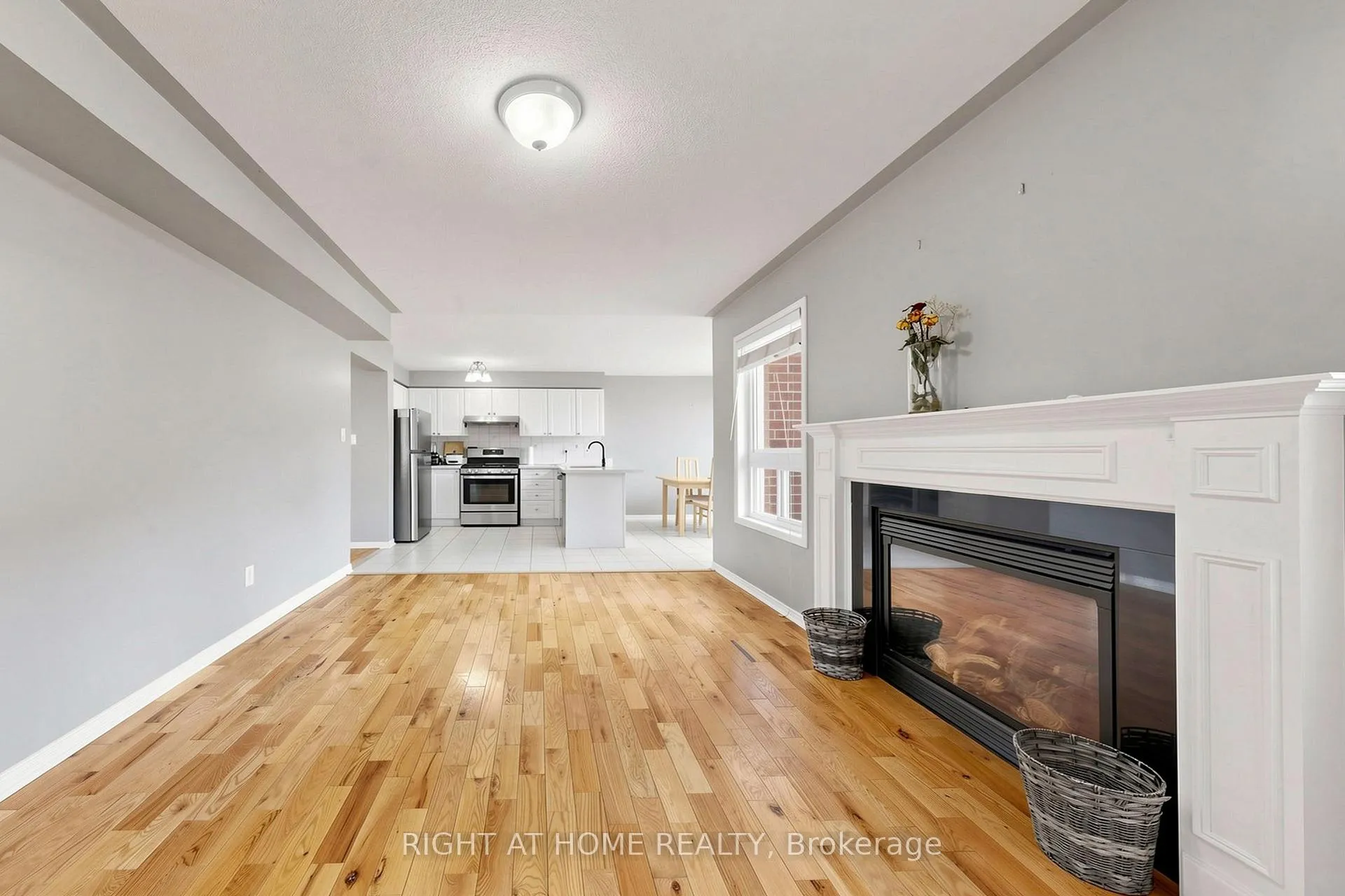 Photo 11 of 648 Blackwood Boulevard, Oshawa, Taunton — HOMEH