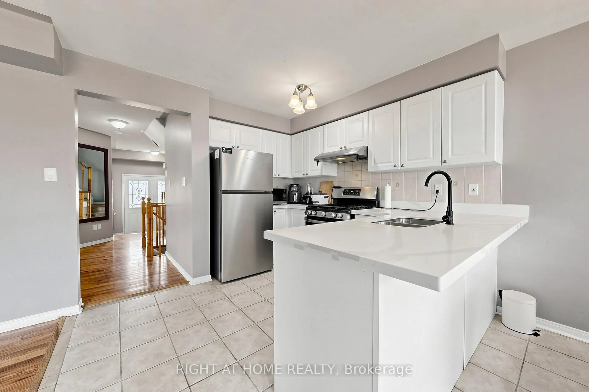 Photo 14 of 648 Blackwood Boulevard, Oshawa, Taunton — HOMEH