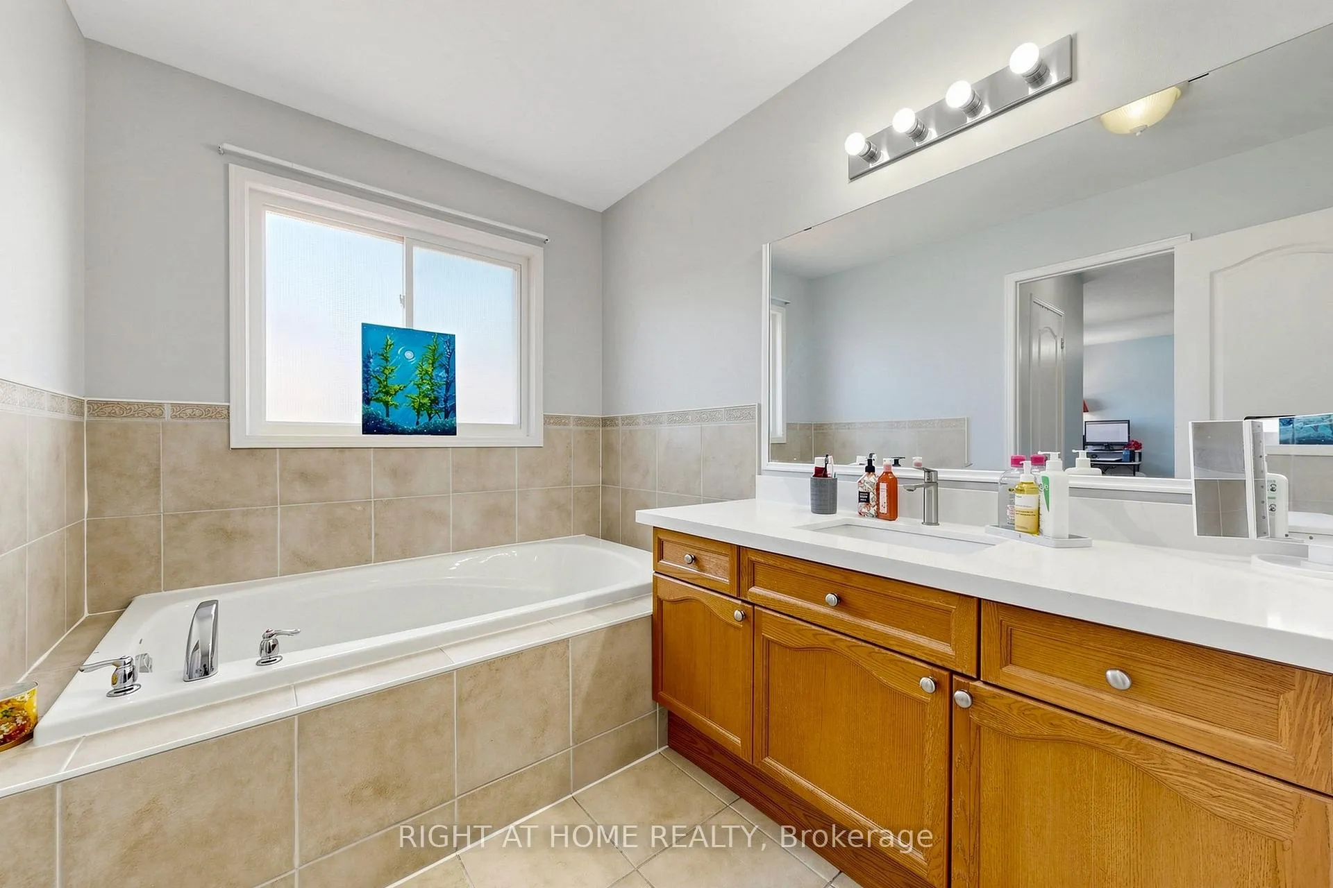 Photo 17 of 648 Blackwood Boulevard, Oshawa, Taunton — HOMEH