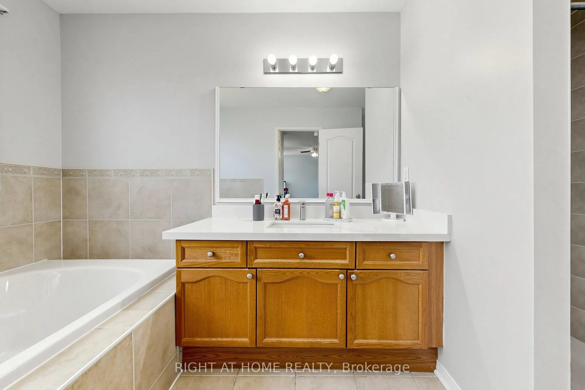 Photo 18 of 648 Blackwood Boulevard, Oshawa, Taunton — HOMEH