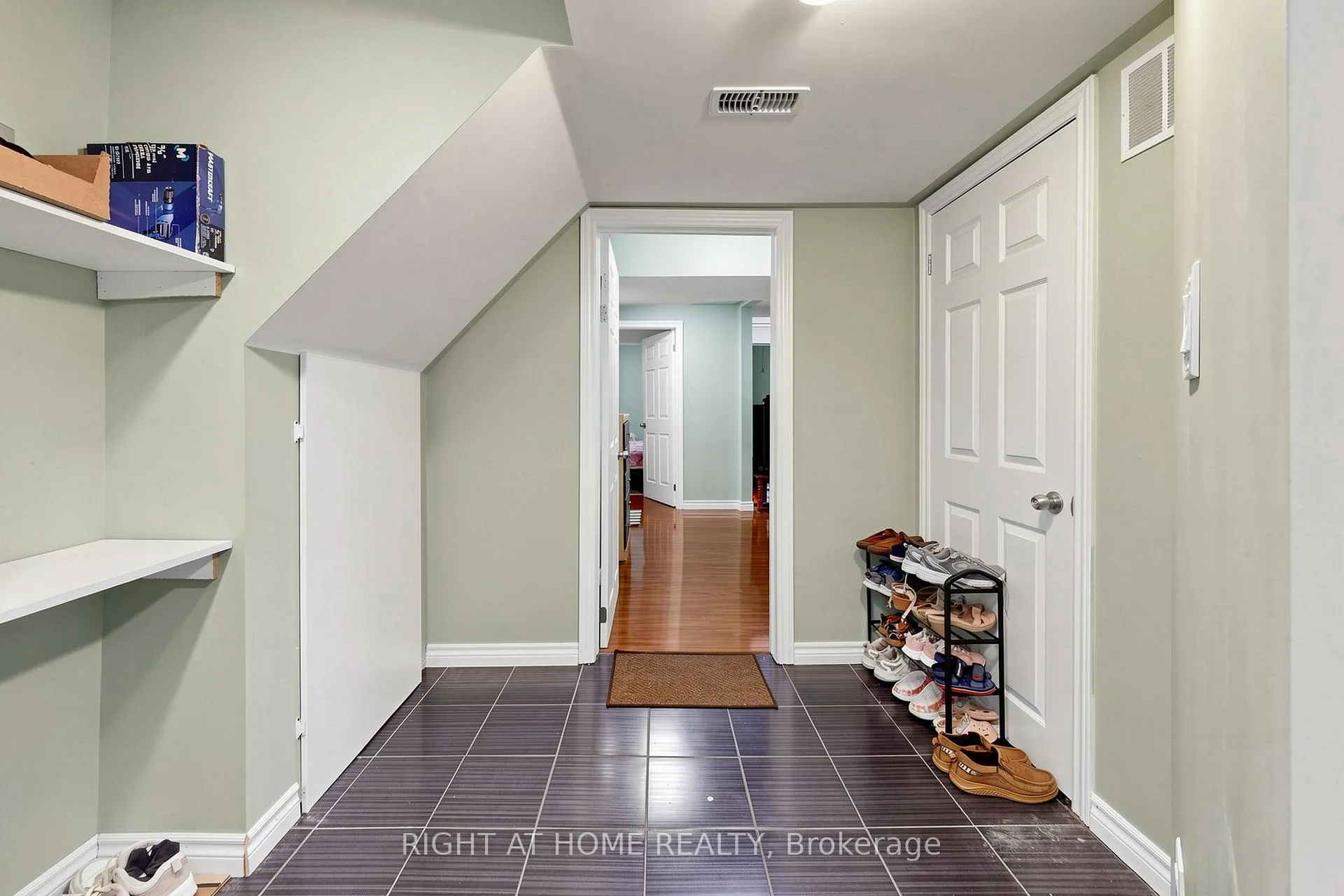 Photo 26 of 648 Blackwood Boulevard, Oshawa, Taunton — HOMEH