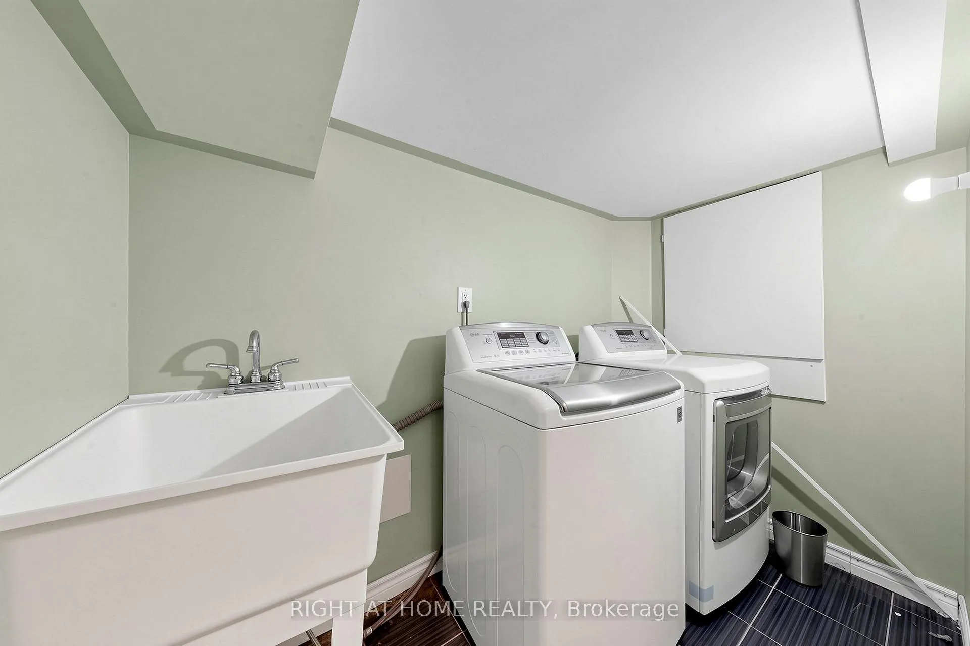 Photo 51 of 648 Blackwood Boulevard, Oshawa, Taunton — HOMEH