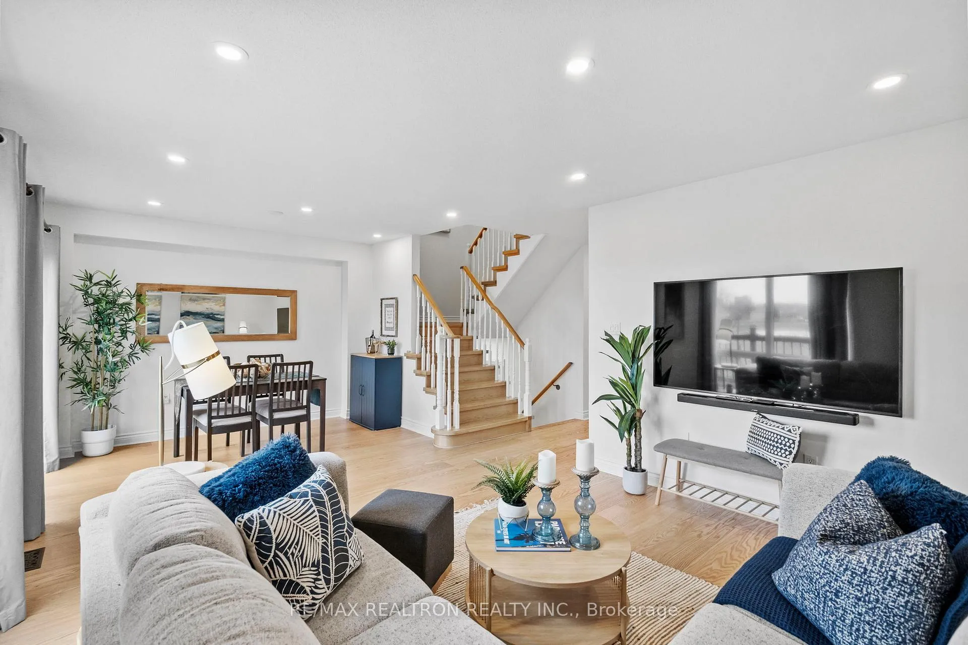 Photo 6 of 49 Torr Lane, Ajax, Central — HOMEH
