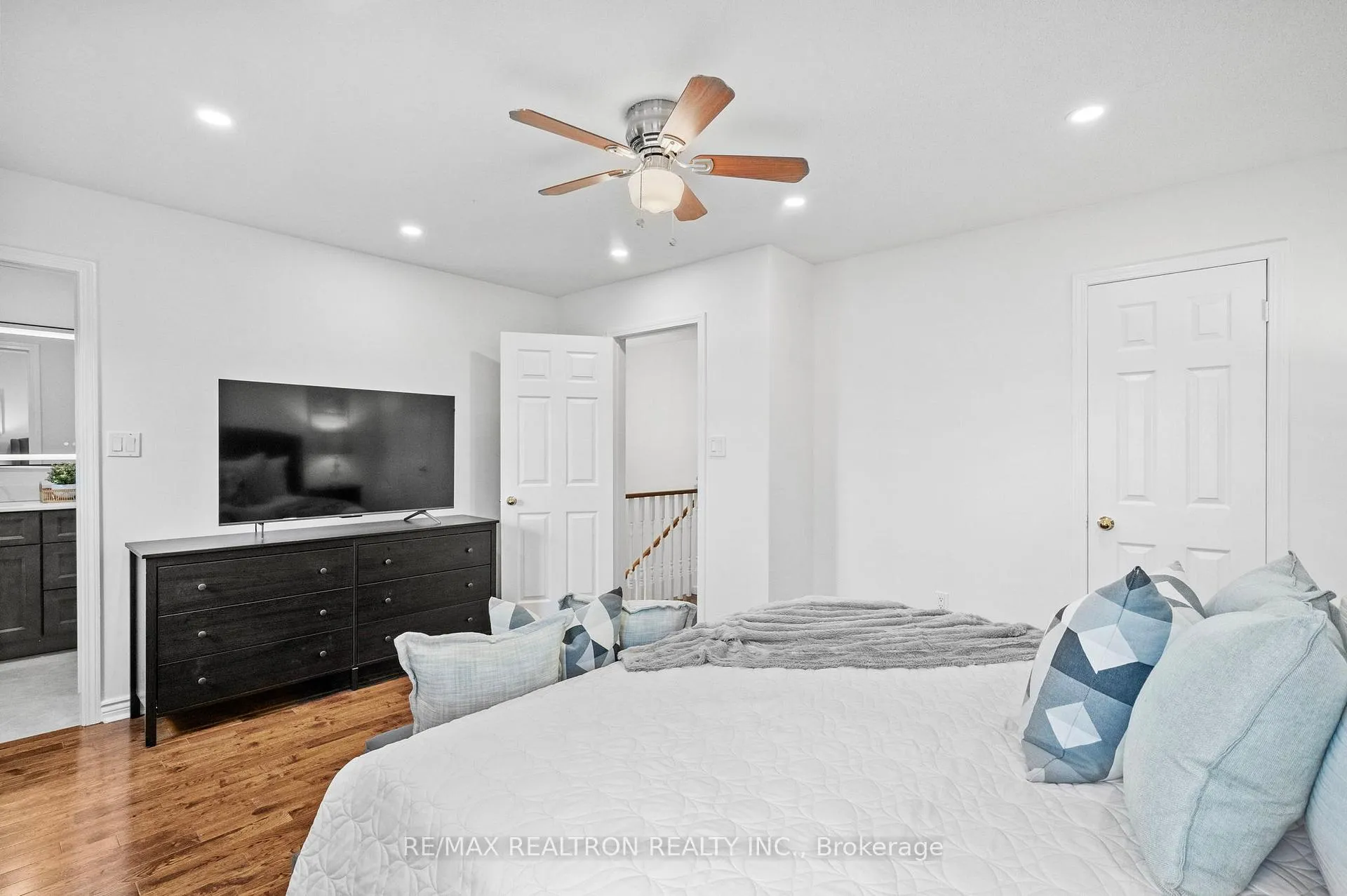 Photo 24 of 49 Torr Lane, Ajax, Central — HOMEH