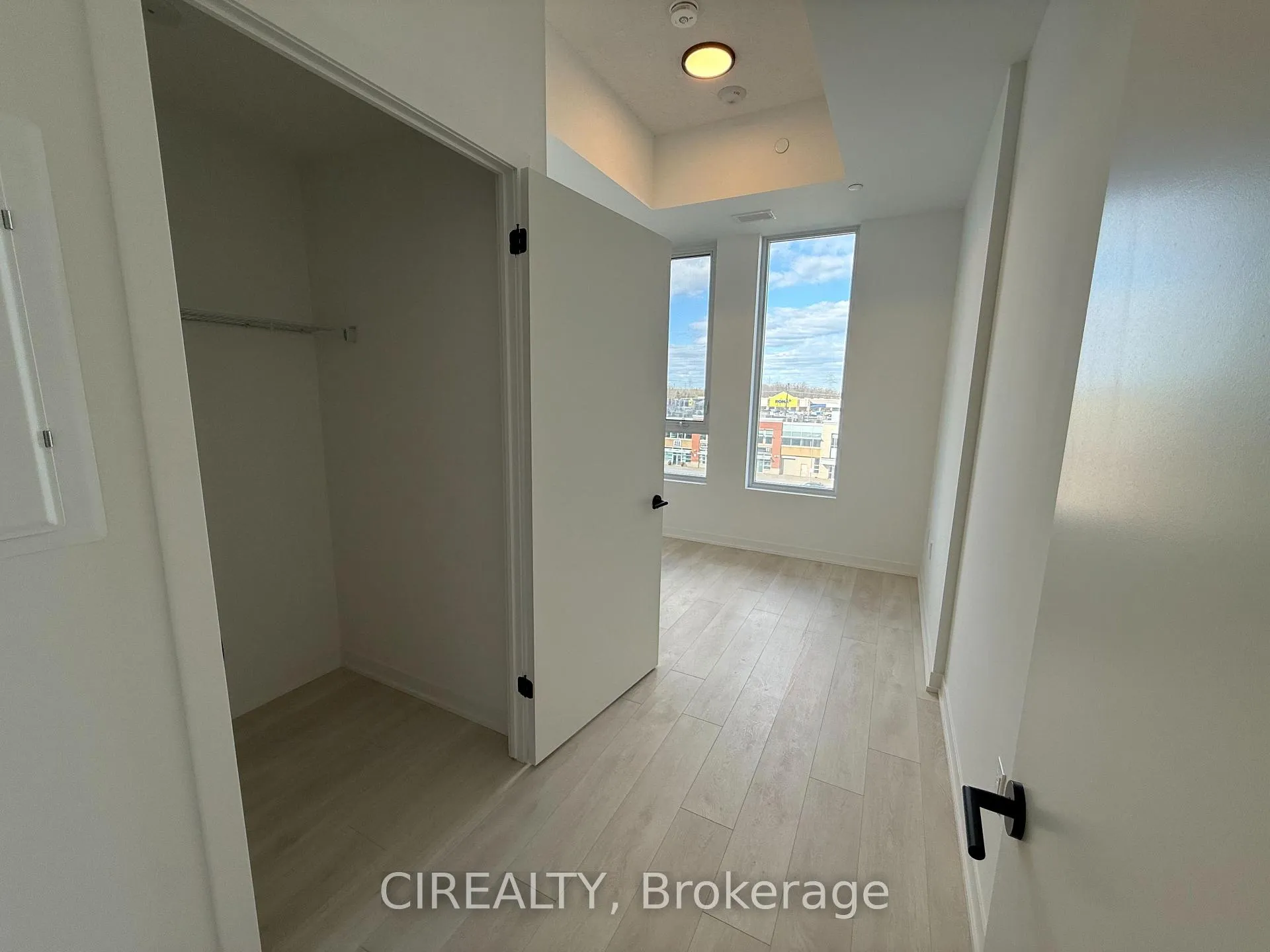 Photo 5 of Unit 528, 4878 Powers Common, Burlington, Alton — HOMEH