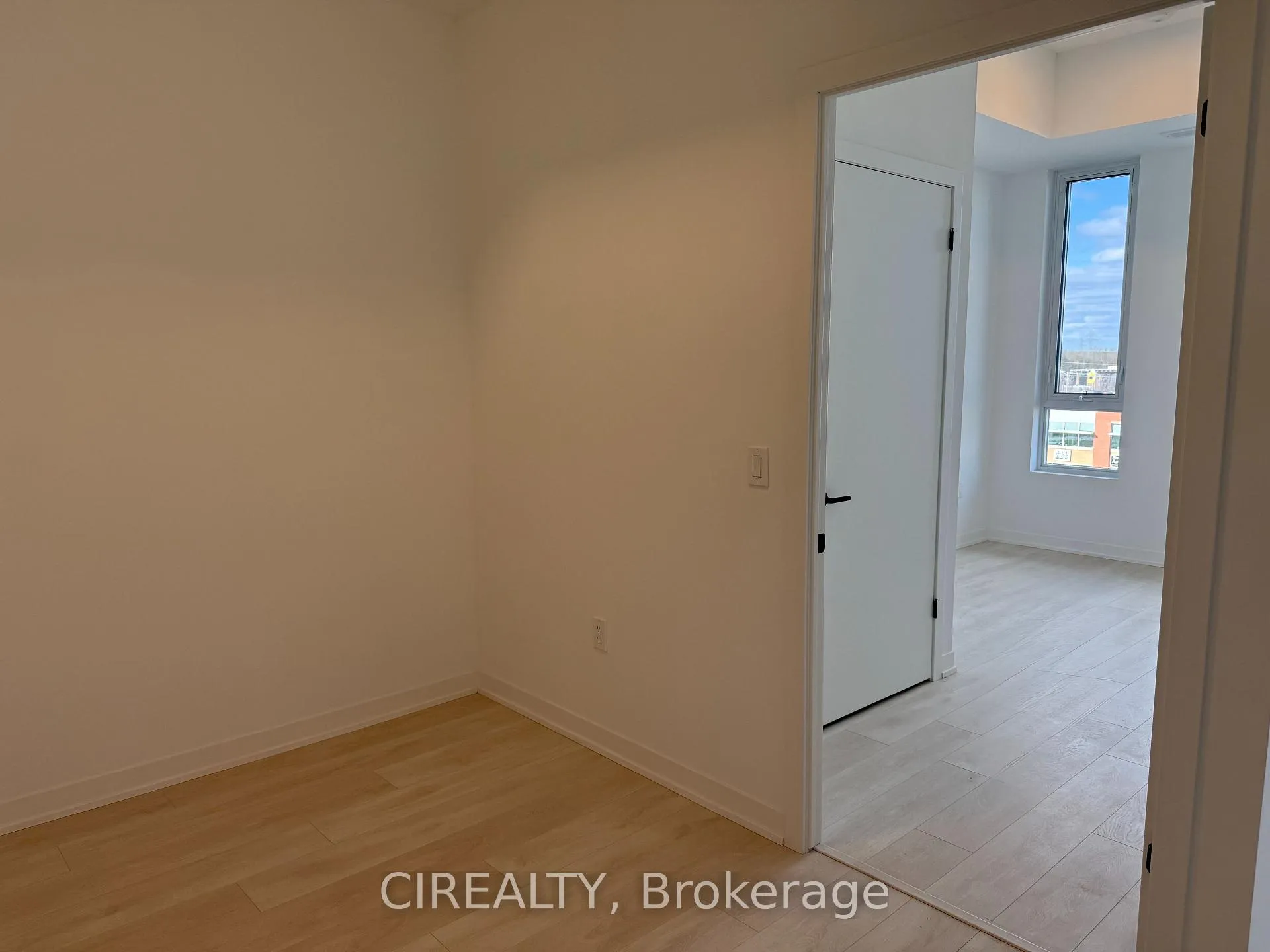 Photo 6 of Unit 528, 4878 Powers Common, Burlington, Alton — HOMEH
