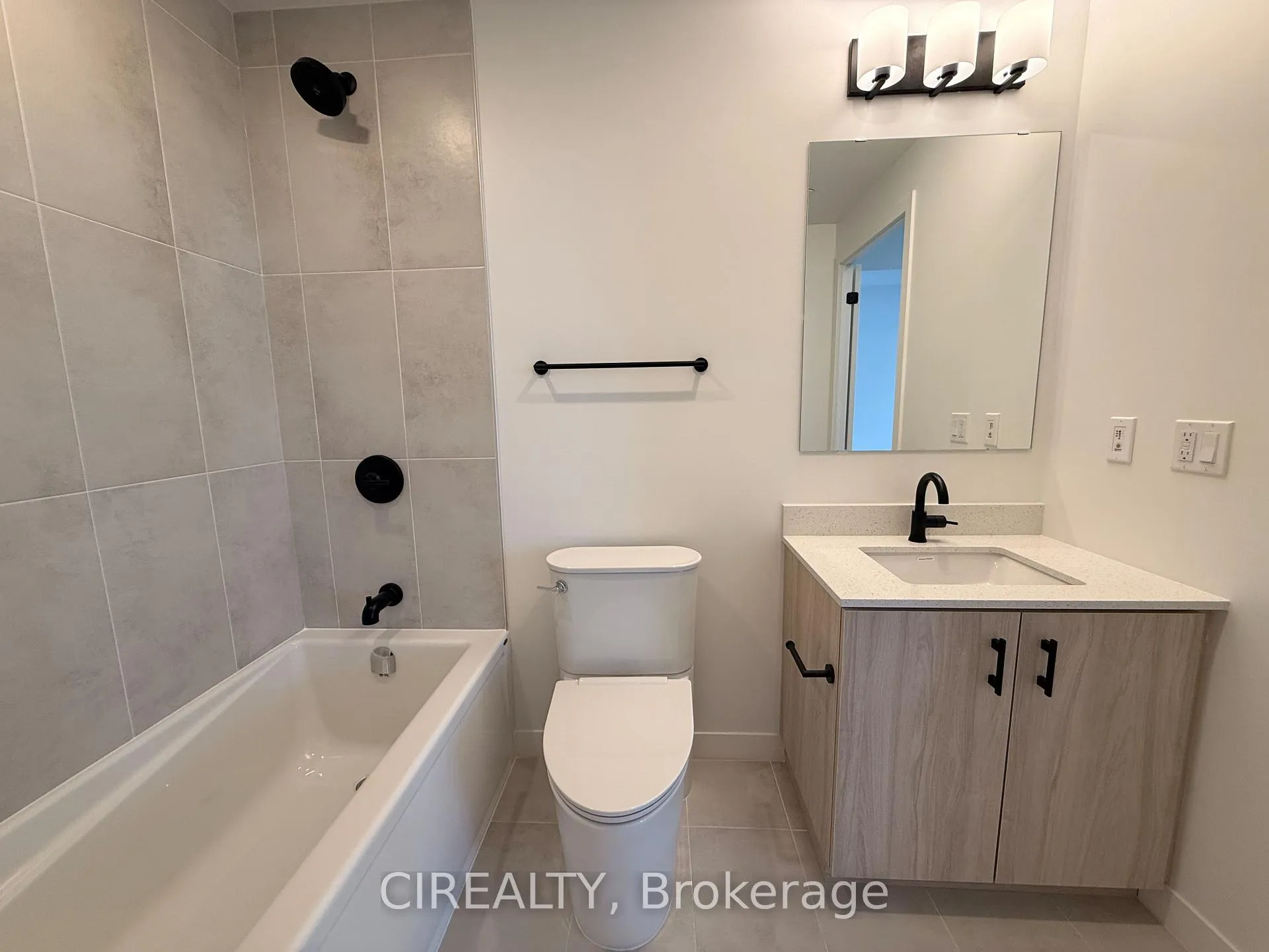 Photo 7 of Unit 528, 4878 Powers Common, Burlington, Alton — HOMEH