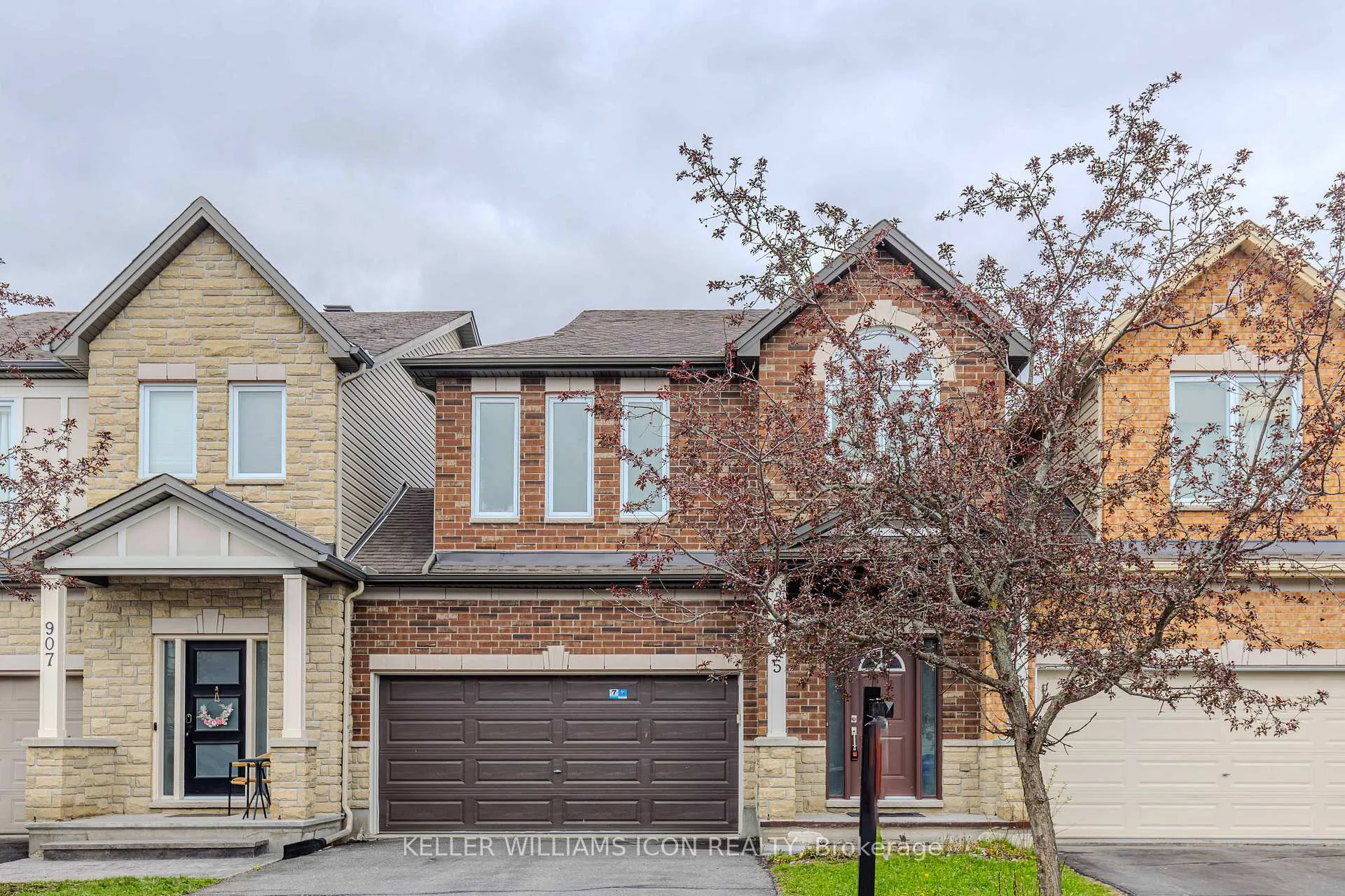 Front of 905 Whiteford Way