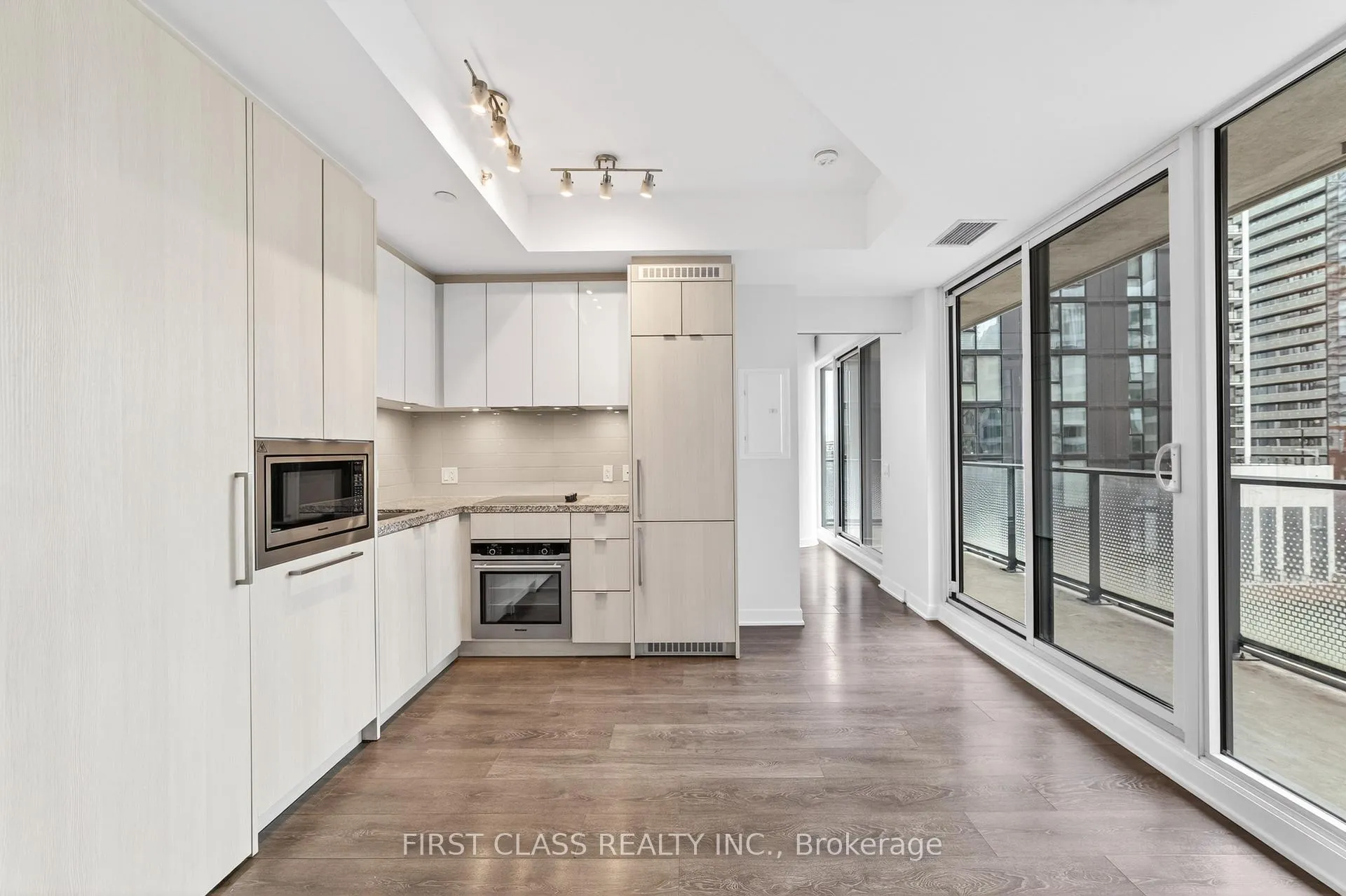 Photo 4 of Unit 1709, 115 Blue Jays Way, Toronto, Waterfront Communities — HOMEH