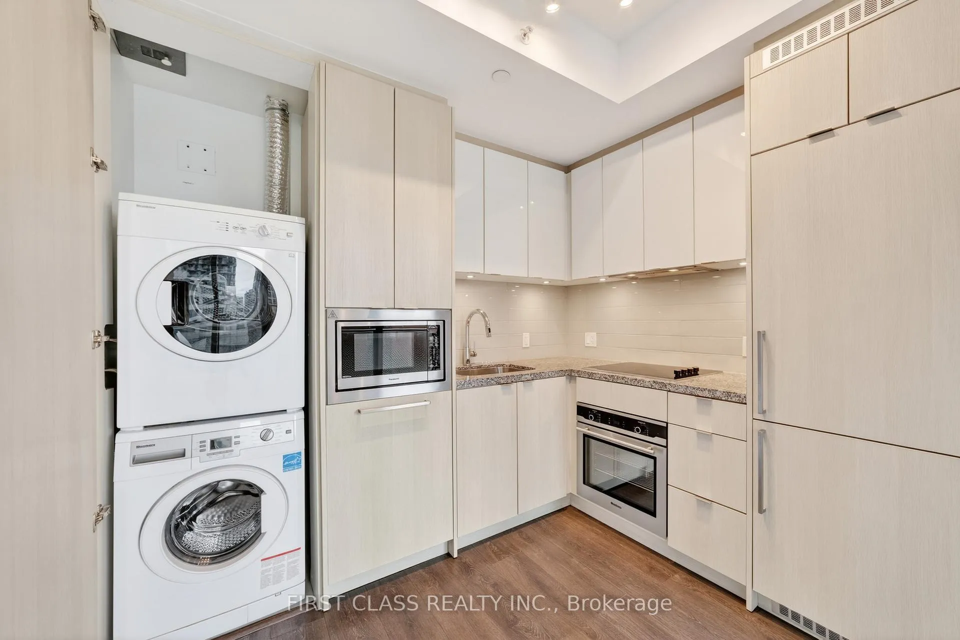 Photo 6 of Unit 1709, 115 Blue Jays Way, Toronto, Waterfront Communities — HOMEH