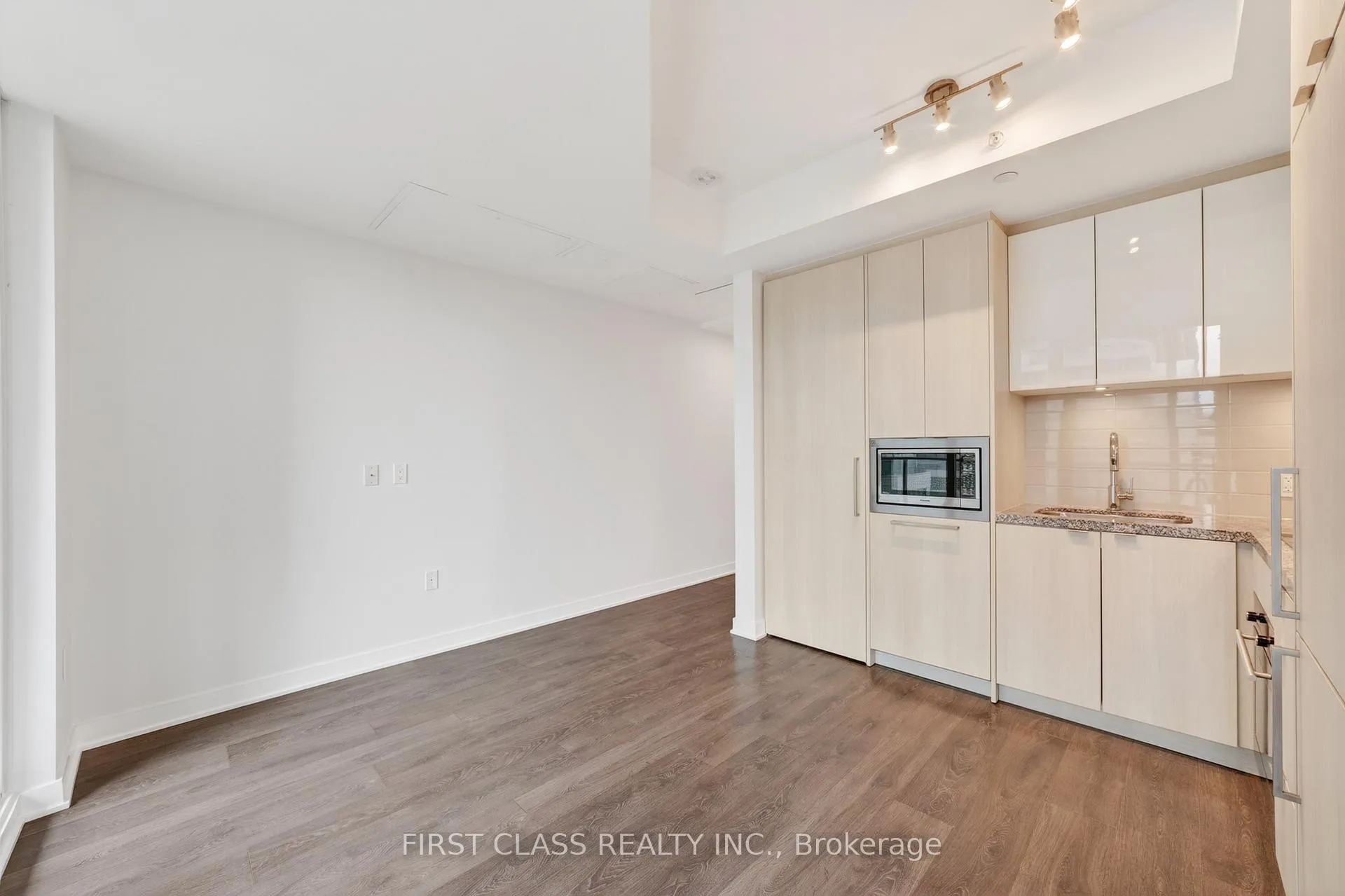 Photo 7 of Unit 1709, 115 Blue Jays Way, Toronto, Waterfront Communities — HOMEH
