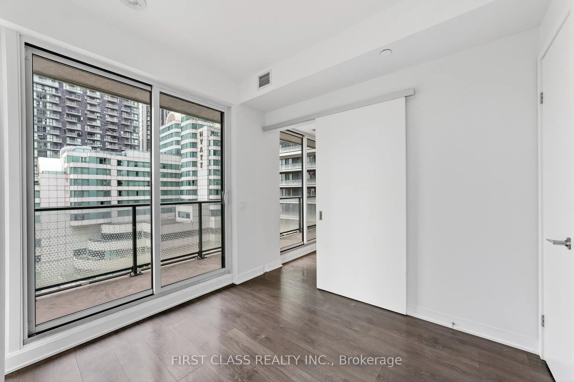 Photo 11 of Unit 1709, 115 Blue Jays Way, Toronto, Waterfront Communities — HOMEH