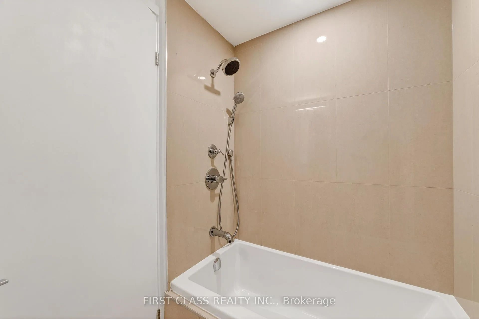 Photo 13 of Unit 1709, 115 Blue Jays Way, Toronto, Waterfront Communities — HOMEH