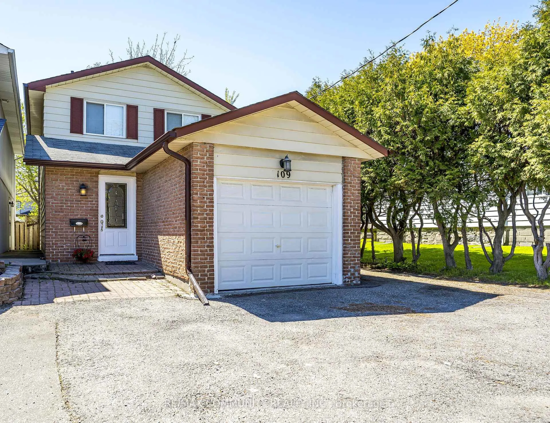 Photo 2 of 109 Adelaide Avenue E, Oshawa, O'Neill — HOMEH