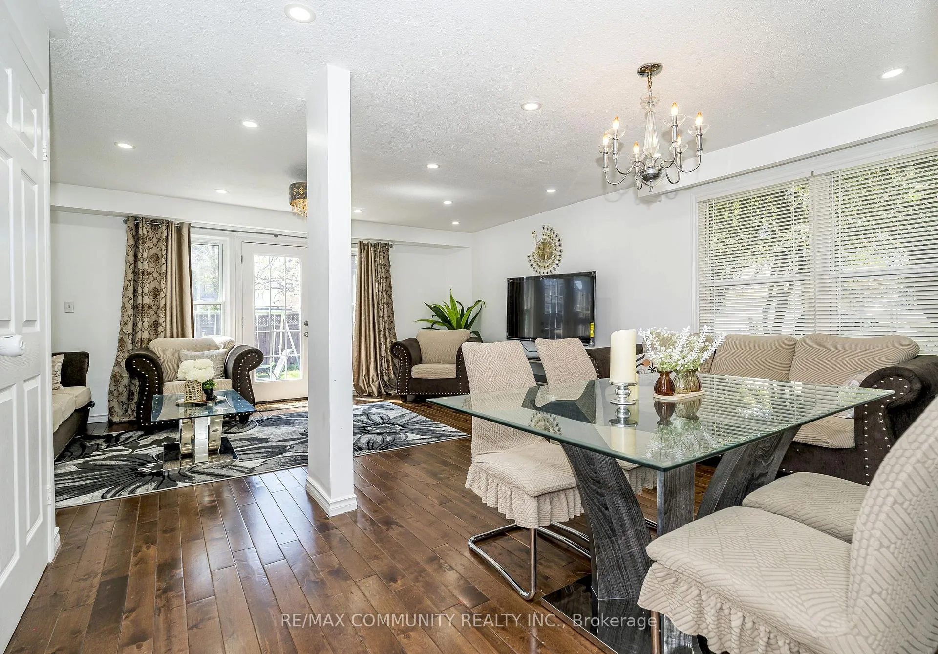 Photo 5 of 109 Adelaide Avenue E, Oshawa, O'Neill — HOMEH