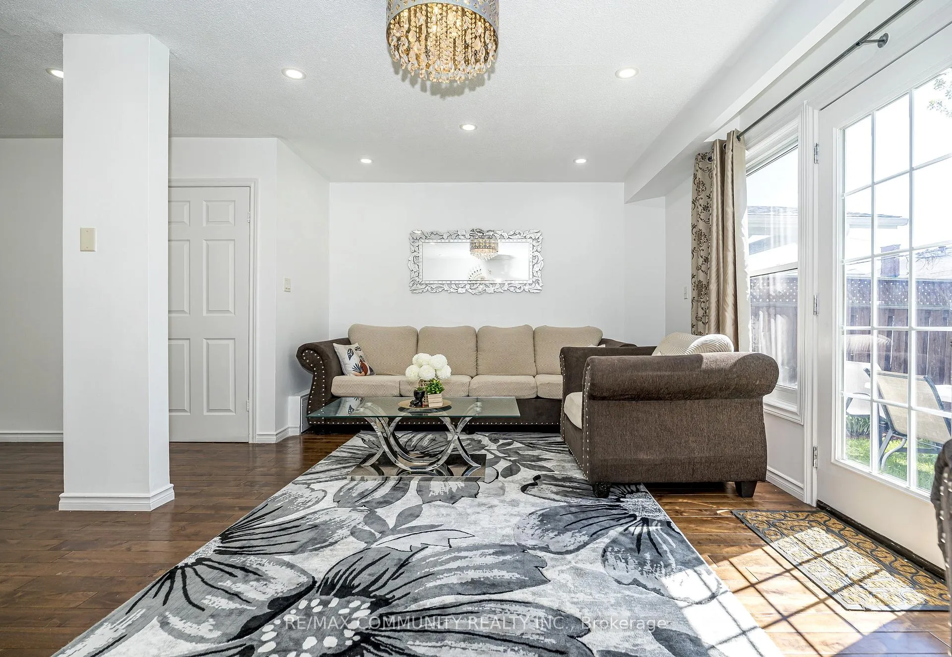 Photo 8 of 109 Adelaide Avenue E, Oshawa, O'Neill — HOMEH
