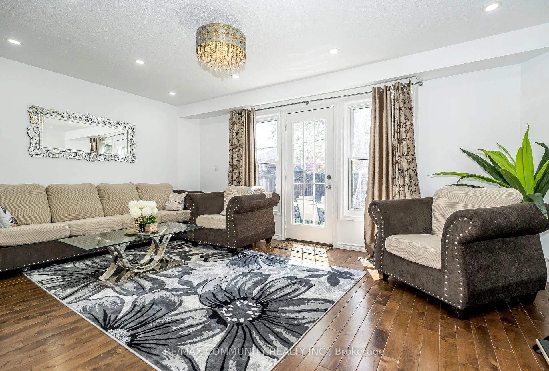 Photo 9 of 109 Adelaide Avenue E, Oshawa, O'Neill — HOMEH