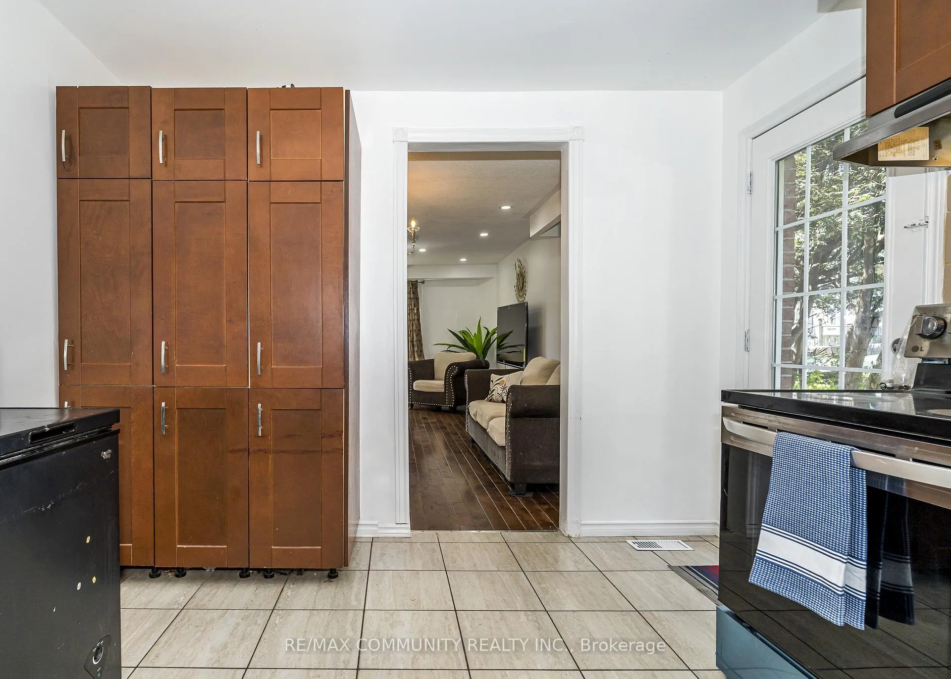 Photo 15 of 109 Adelaide Avenue E, Oshawa, O'Neill — HOMEH