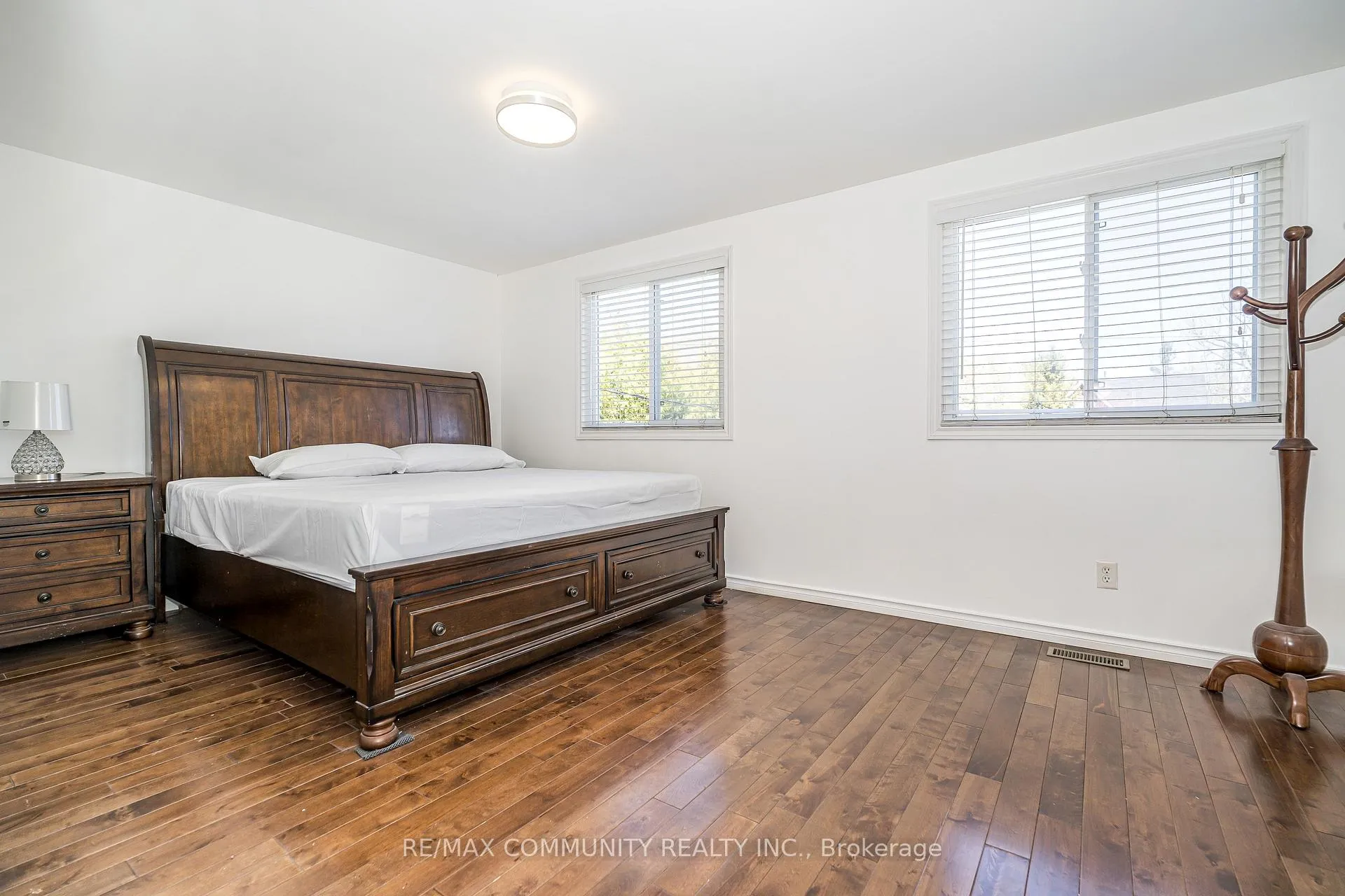 Photo 18 of 109 Adelaide Avenue E, Oshawa, O'Neill — HOMEH