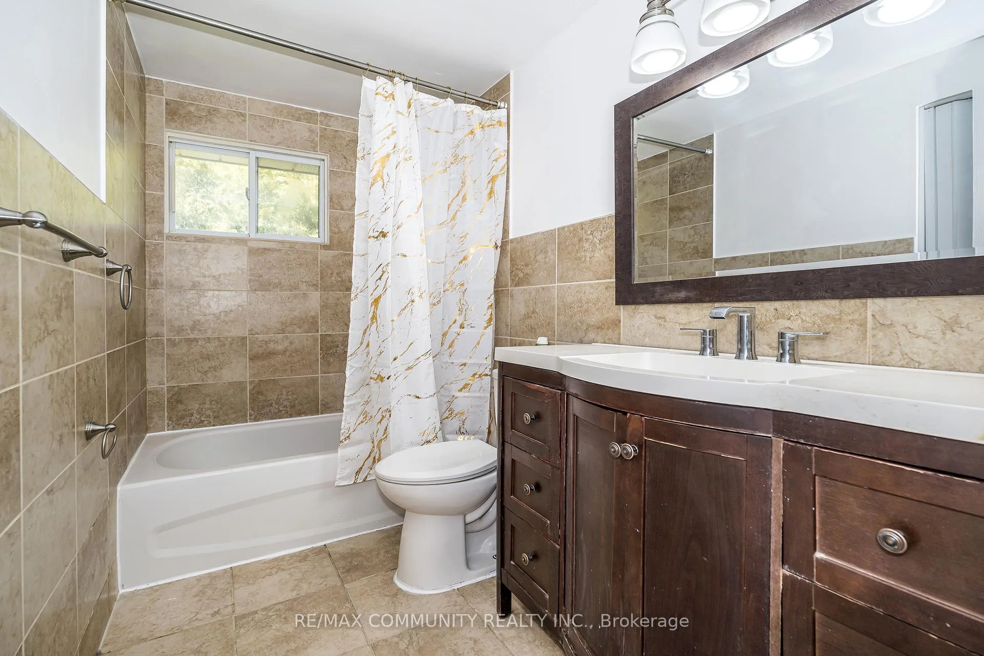 Photo 21 of 109 Adelaide Avenue E, Oshawa, O'Neill — HOMEH