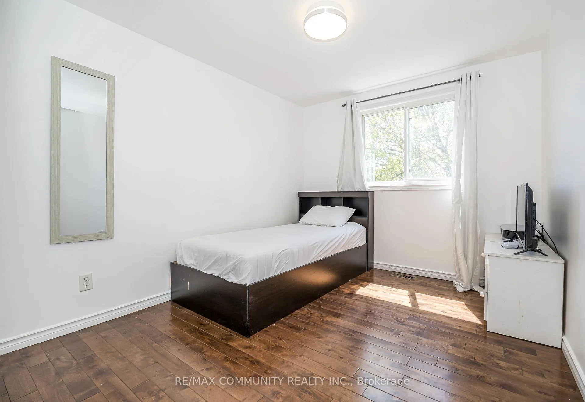 Photo 25 of 109 Adelaide Avenue E, Oshawa, O'Neill — HOMEH