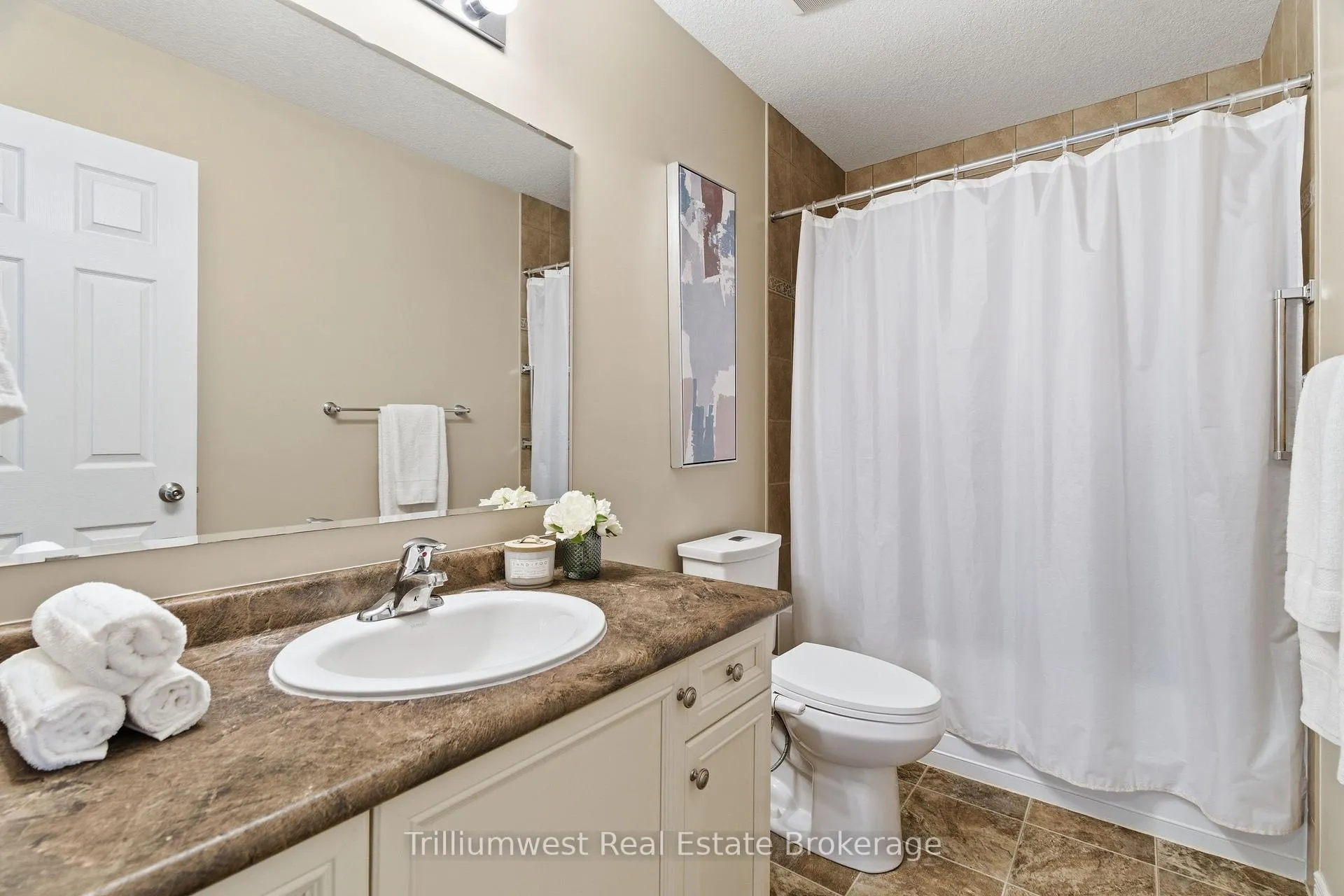 Photo 20 of Unit L42, 7 Upper Mercer Street, Kitchener — HOMEH