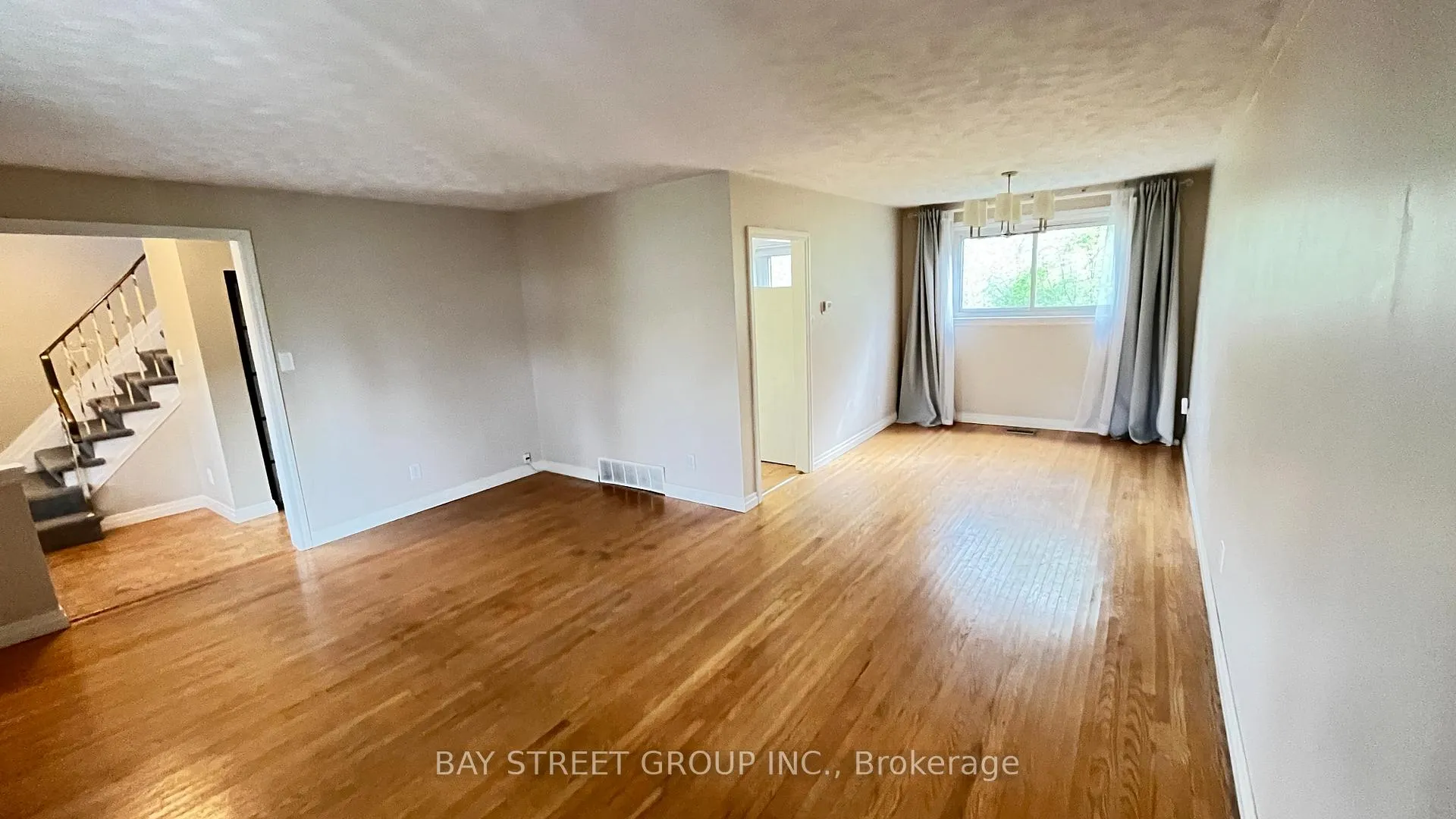 Photo 4 of 153 Simpson Road, Ajax, South East — HOMEH
