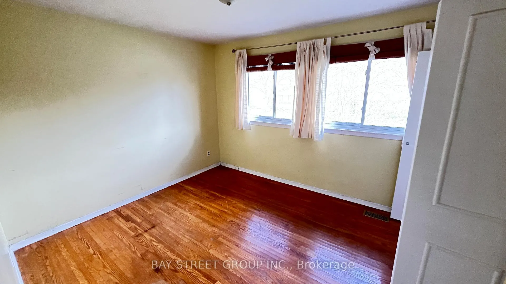 Photo 10 of 153 Simpson Road, Ajax, South East — HOMEH