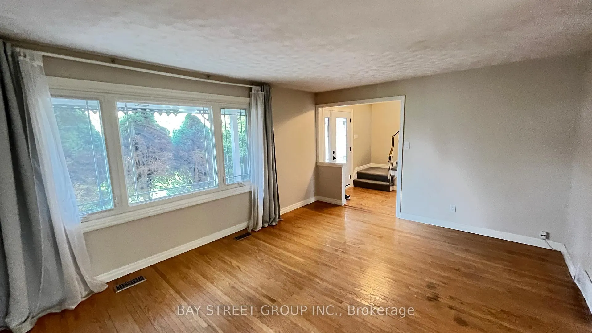 Photo 11 of 153 Simpson Road, Ajax, South East — HOMEH