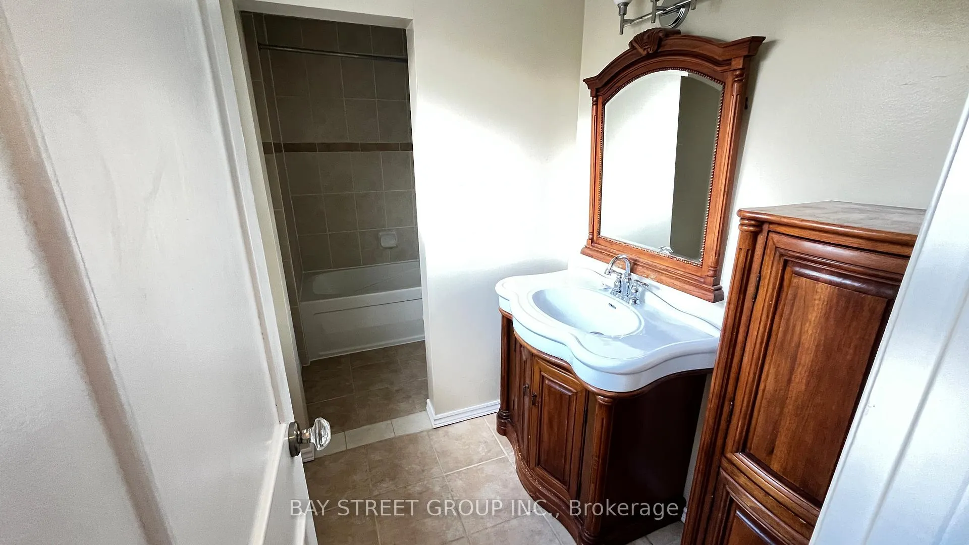 Photo 17 of 153 Simpson Road, Ajax, South East — HOMEH