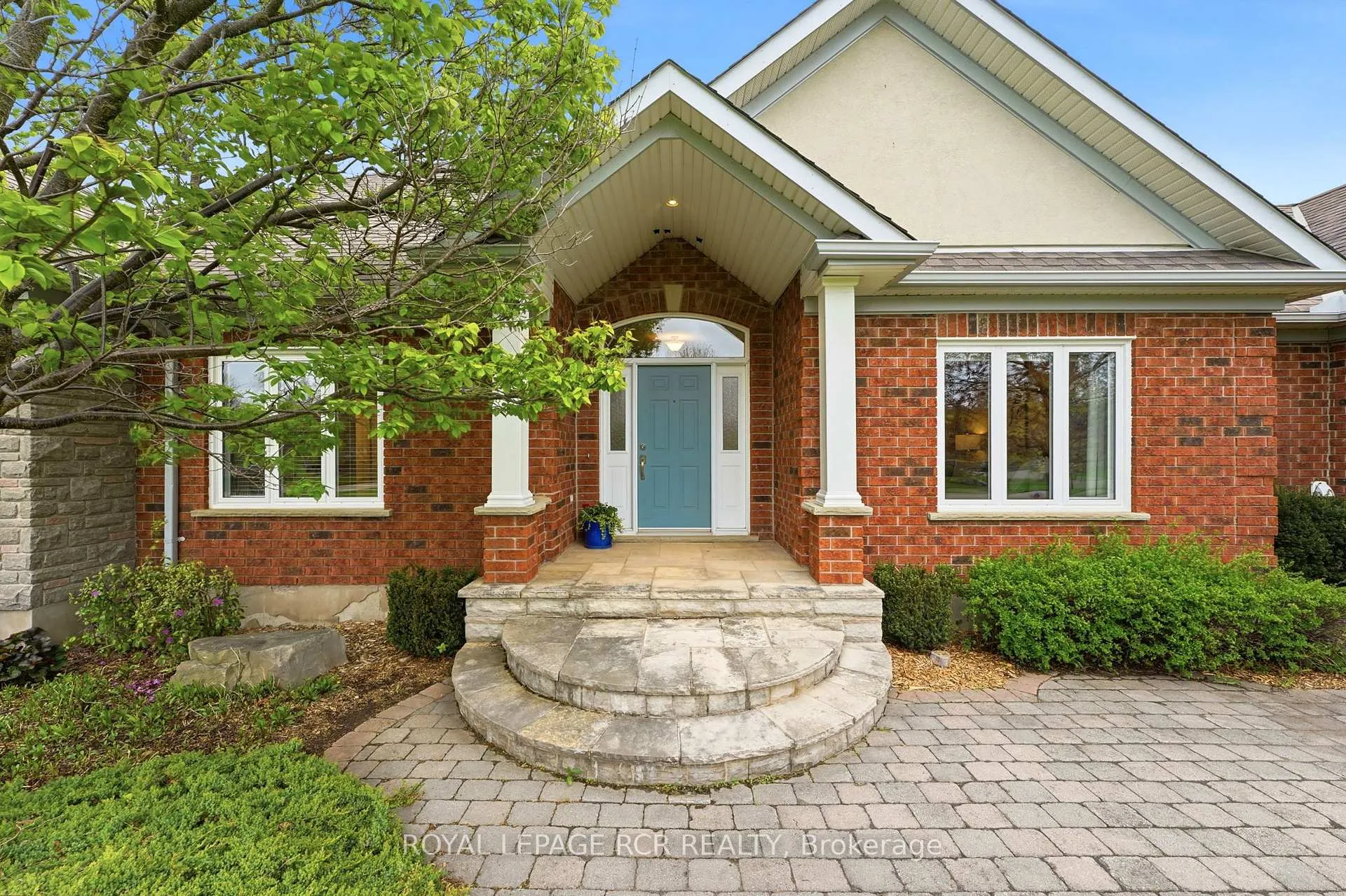 Photo 5 of 22 Bishop Court, Halton Hills, Glen Williams — HOMEH