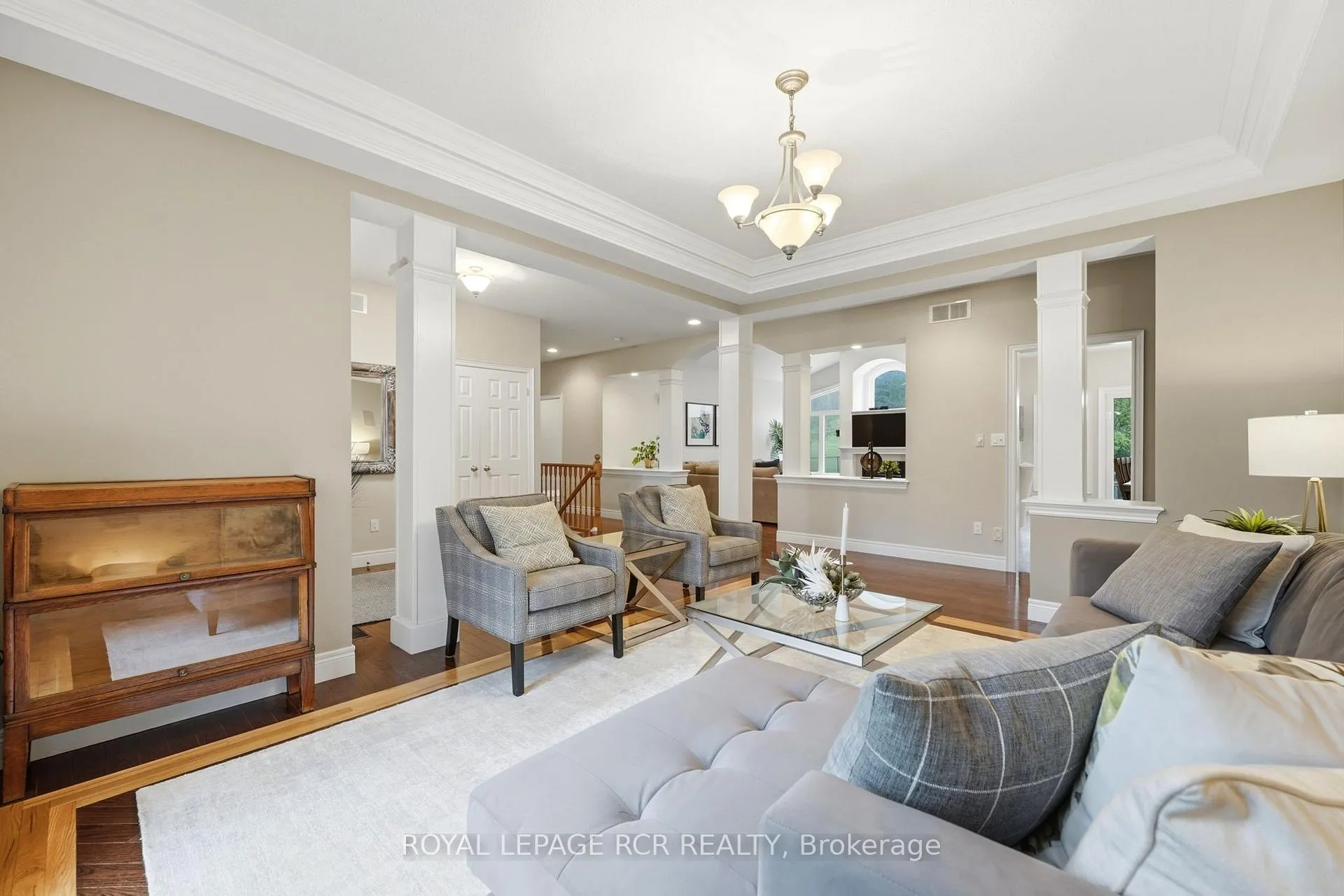 Photo 8 of 22 Bishop Court, Halton Hills, Glen Williams — HOMEH