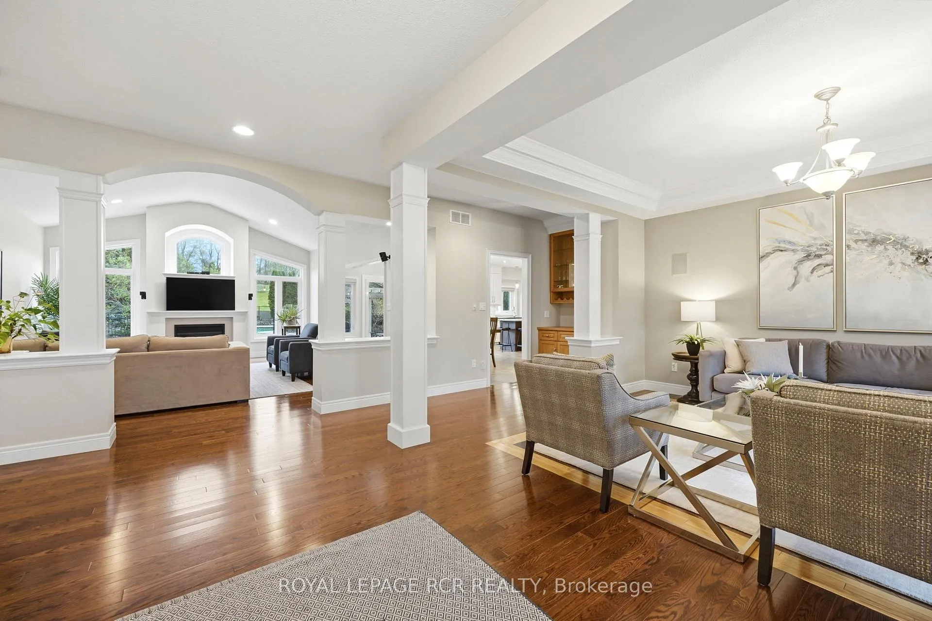 Photo 9 of 22 Bishop Court, Halton Hills, Glen Williams — HOMEH