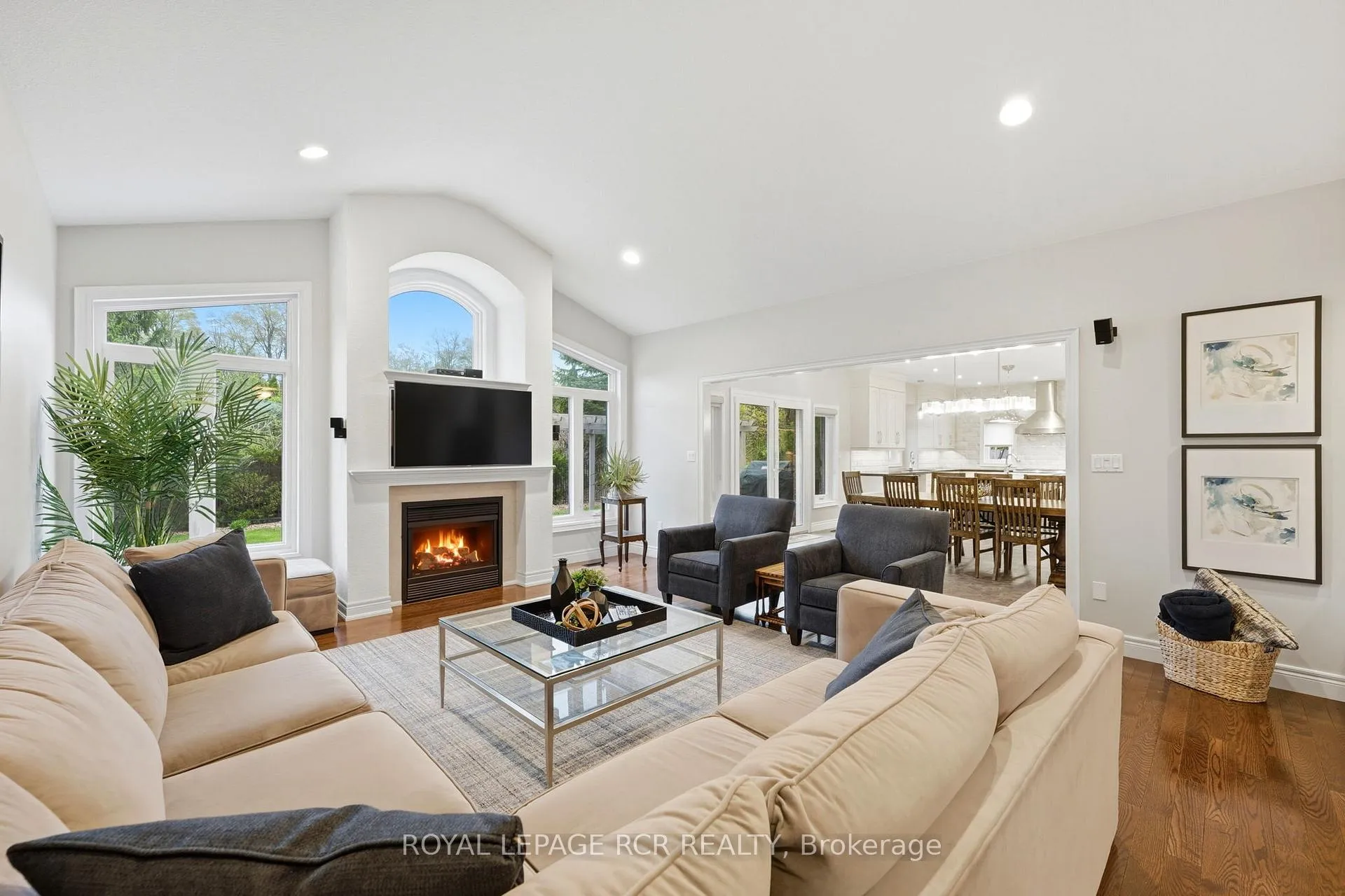 Photo 10 of 22 Bishop Court, Halton Hills, Glen Williams — HOMEH