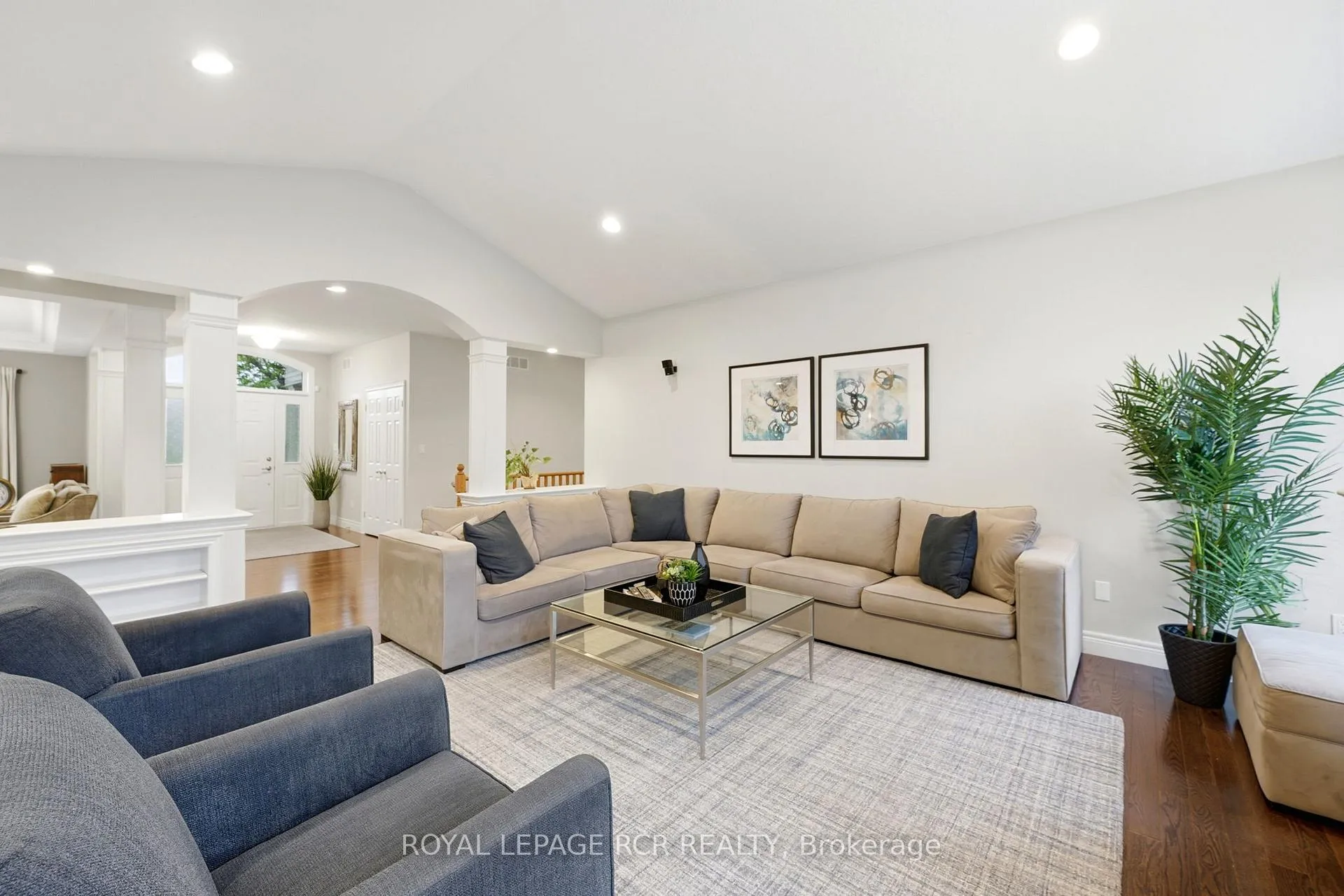 Photo 11 of 22 Bishop Court, Halton Hills, Glen Williams — HOMEH