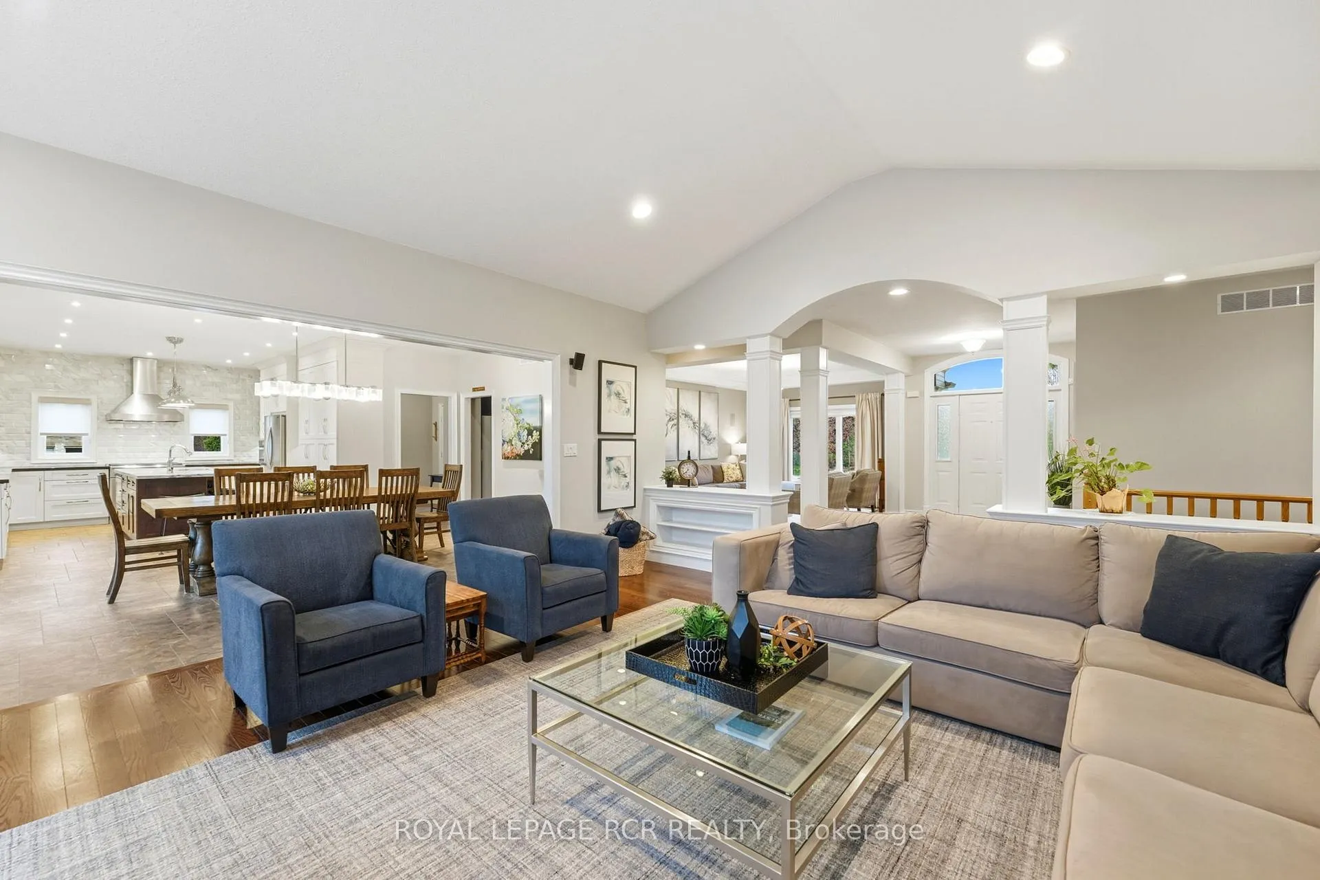 Photo 12 of 22 Bishop Court, Halton Hills, Glen Williams — HOMEH