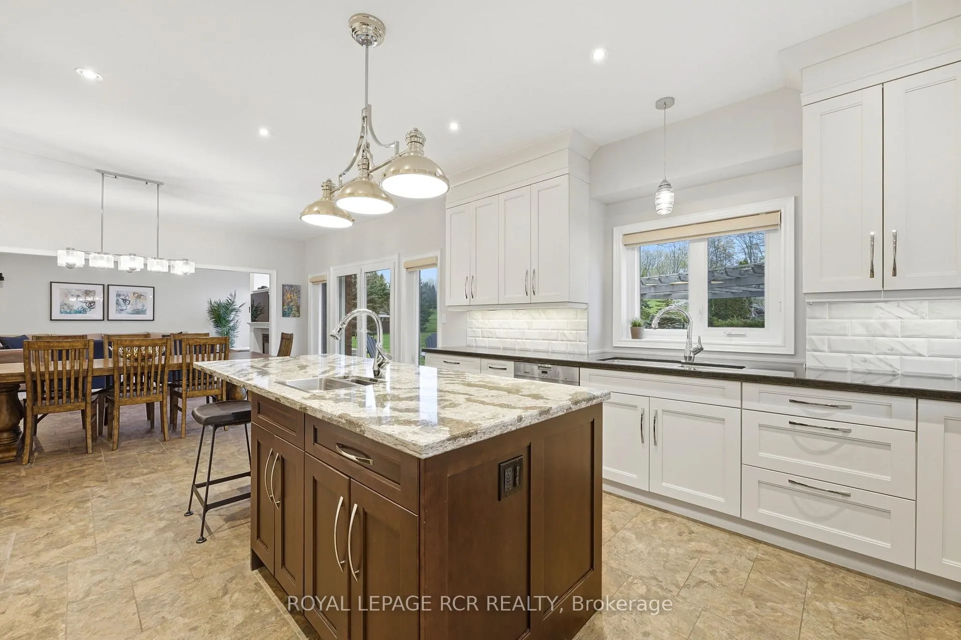 Photo 13 of 22 Bishop Court, Halton Hills, Glen Williams — HOMEH