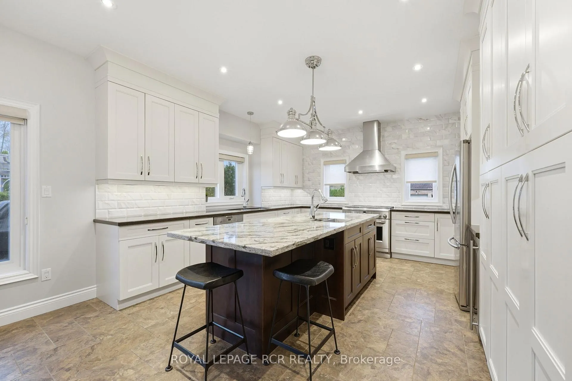Photo 14 of 22 Bishop Court, Halton Hills, Glen Williams — HOMEH