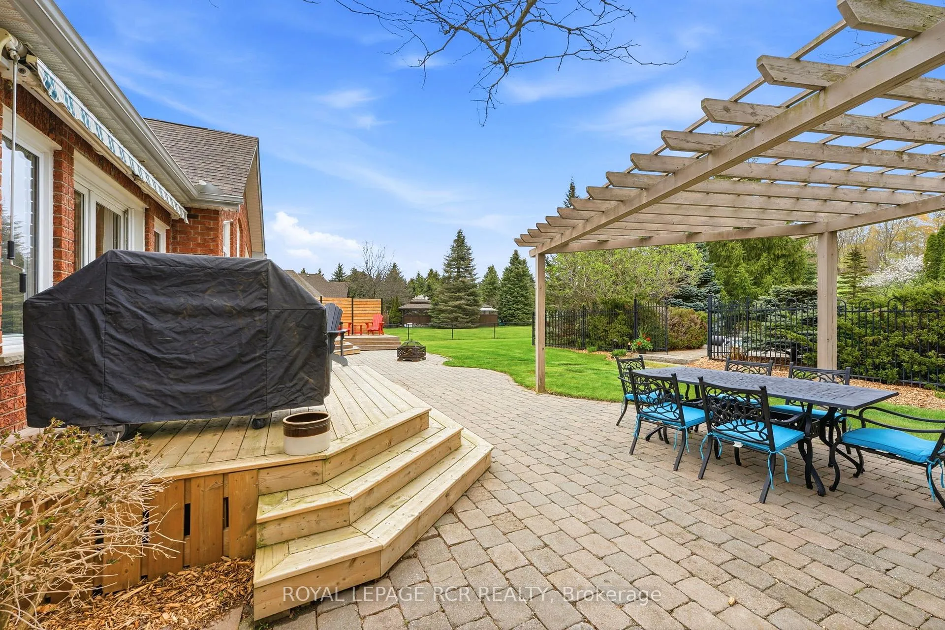Photo 28 of 22 Bishop Court, Halton Hills, Glen Williams — HOMEH