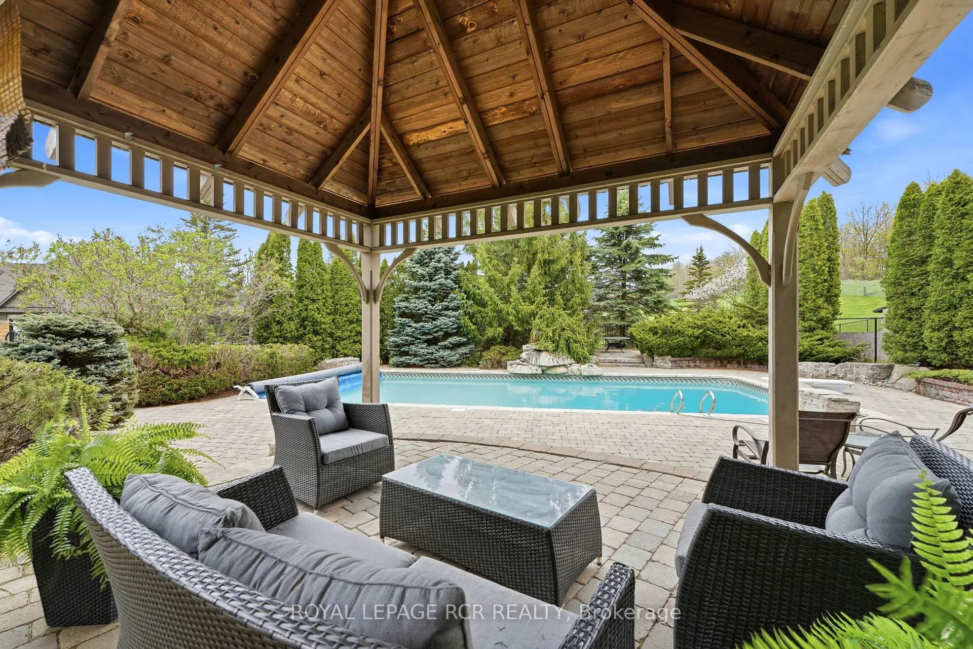 Photo 31 of 22 Bishop Court, Halton Hills, Glen Williams — HOMEH