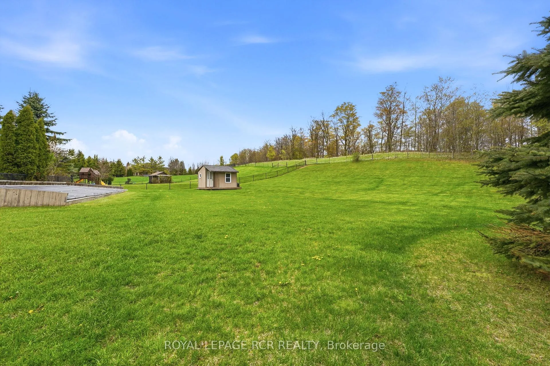 Photo 32 of 22 Bishop Court, Halton Hills, Glen Williams — HOMEH