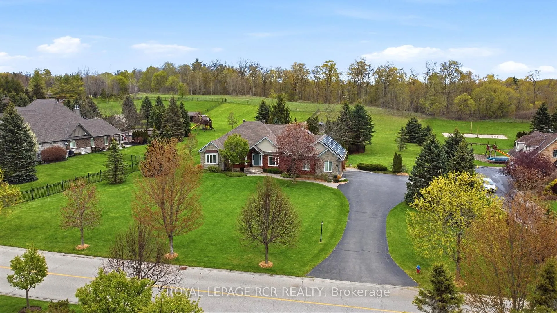 Photo 34 of 22 Bishop Court, Halton Hills, Glen Williams — HOMEH