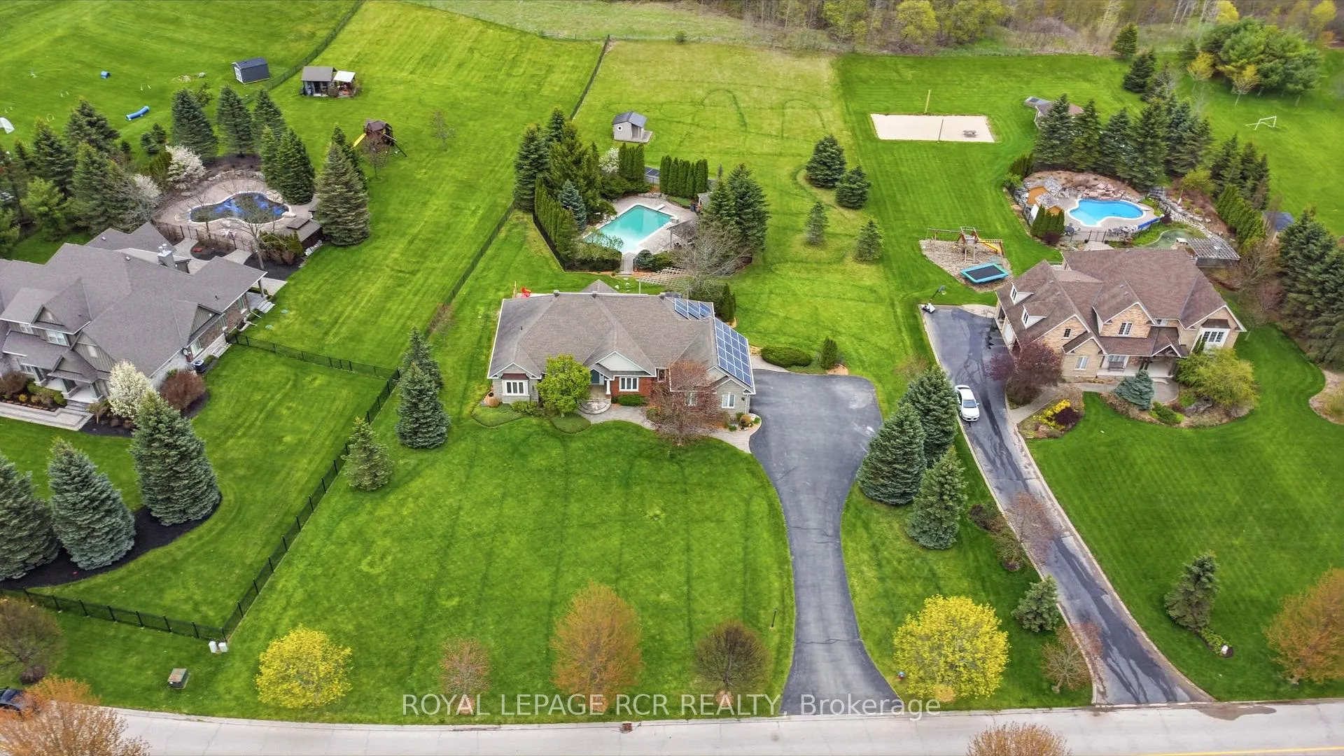Photo 35 of 22 Bishop Court, Halton Hills, Glen Williams — HOMEH