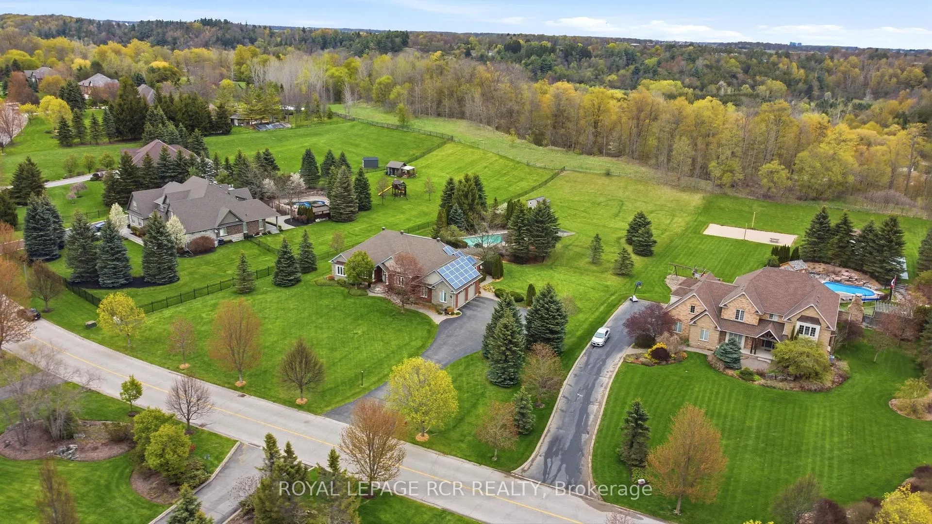 Photo 36 of 22 Bishop Court, Halton Hills, Glen Williams — HOMEH
