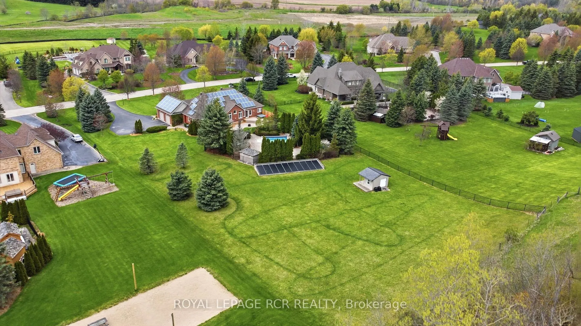 Photo 37 of 22 Bishop Court, Halton Hills, Glen Williams — HOMEH