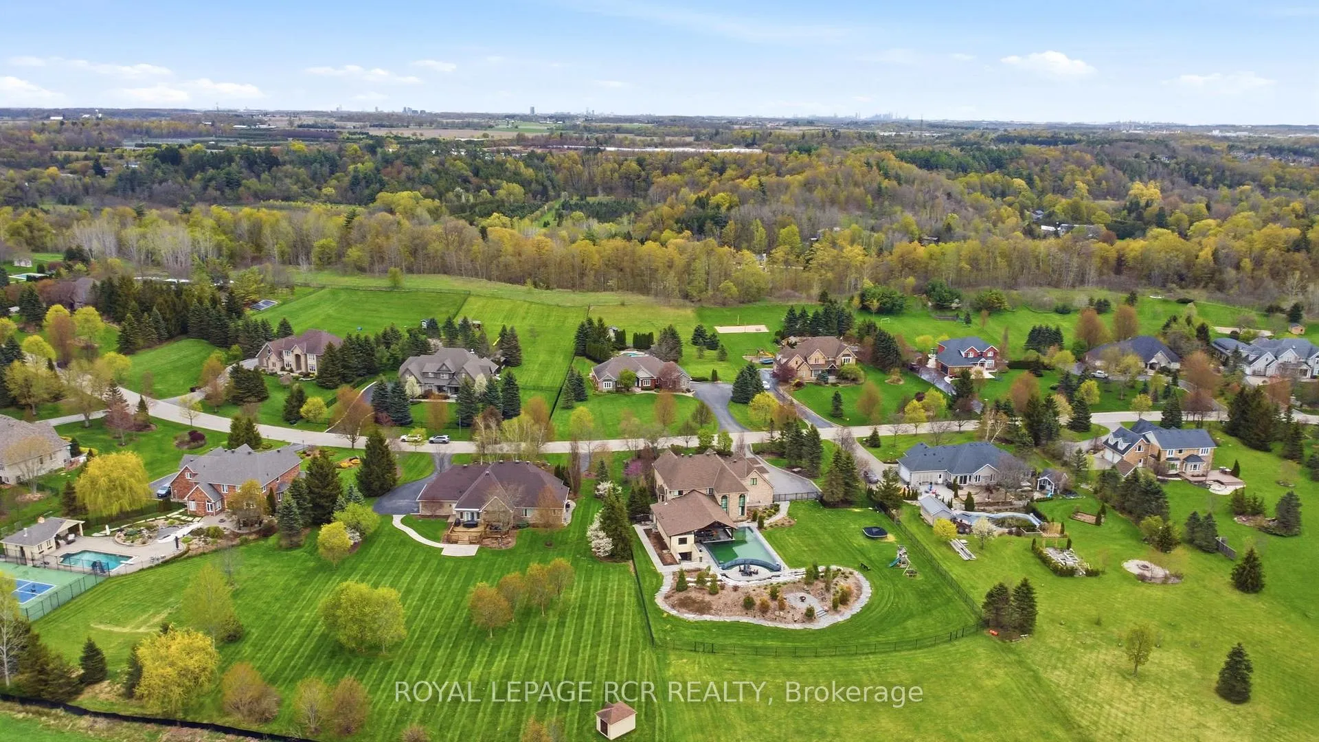 Photo 38 of 22 Bishop Court, Halton Hills, Glen Williams — HOMEH
