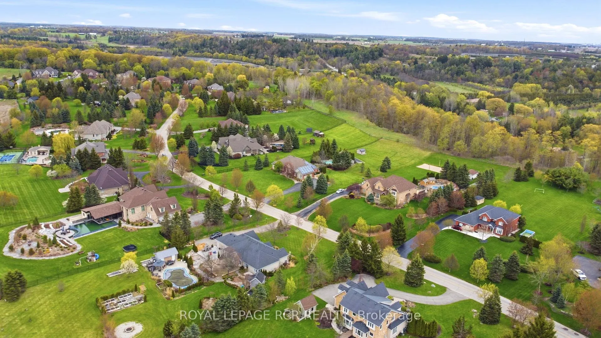 Photo 40 of 22 Bishop Court, Halton Hills, Glen Williams — HOMEH