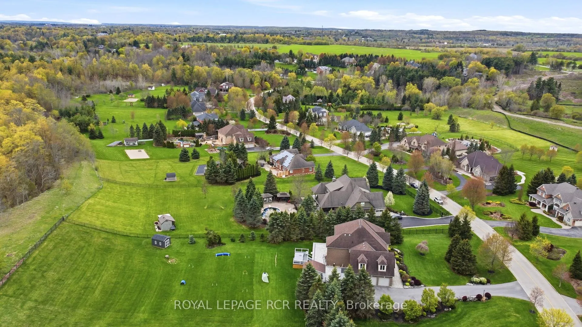 Photo 41 of 22 Bishop Court, Halton Hills, Glen Williams — HOMEH