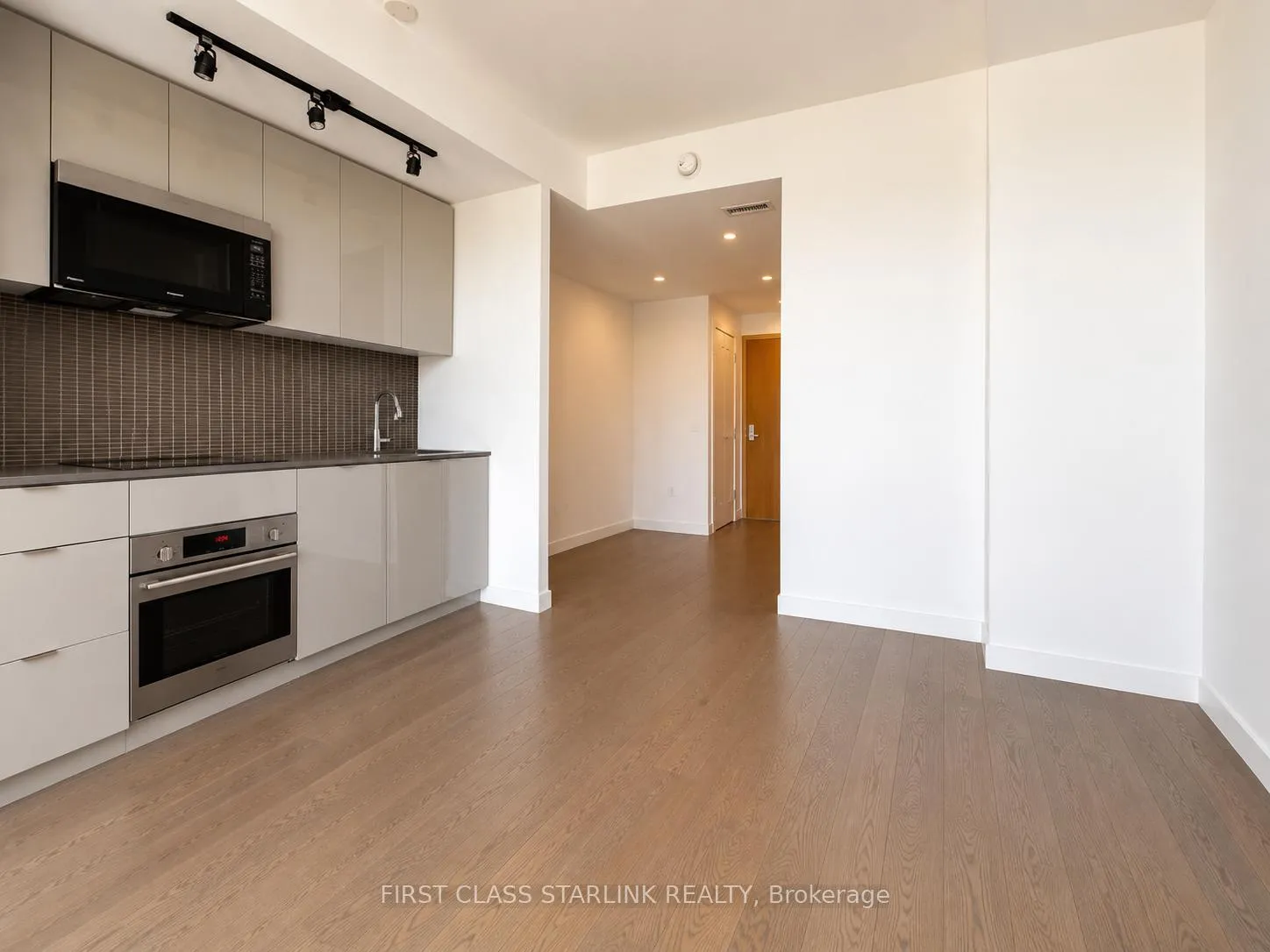 Front of Unit 3508, 7 Grenville Street