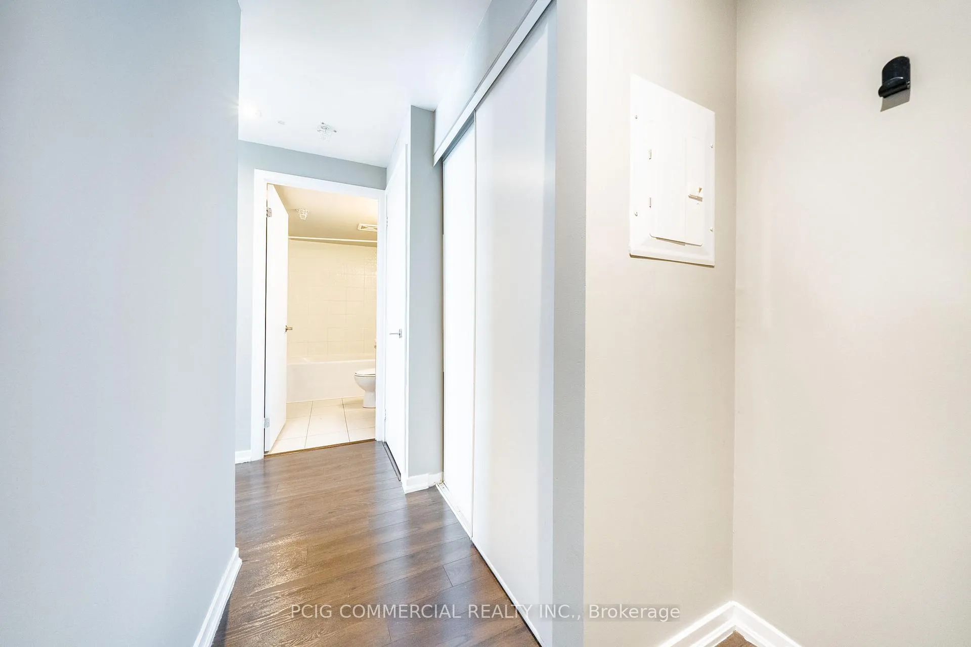 Photo 7 of Unit 803W, 36 Lisgar Street, Toronto, Little Portugal — HOMEH